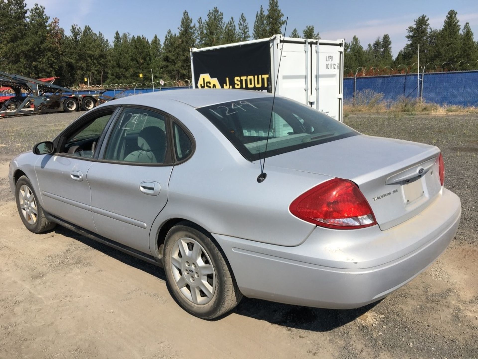 2006 Ford Taurus Sedan - Image 2 of 28