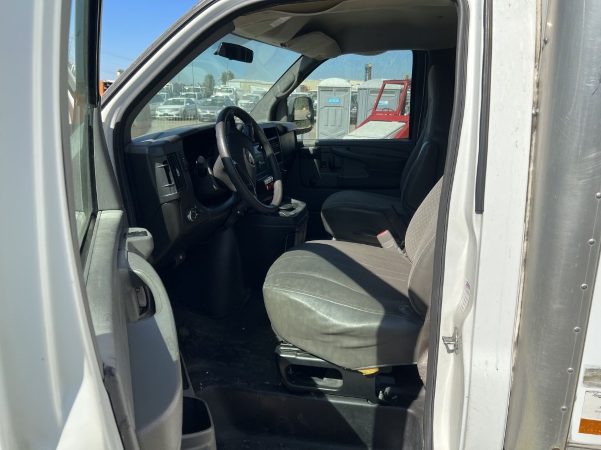 2008 Chevrolet Express Box Truck - Image 16 of 25