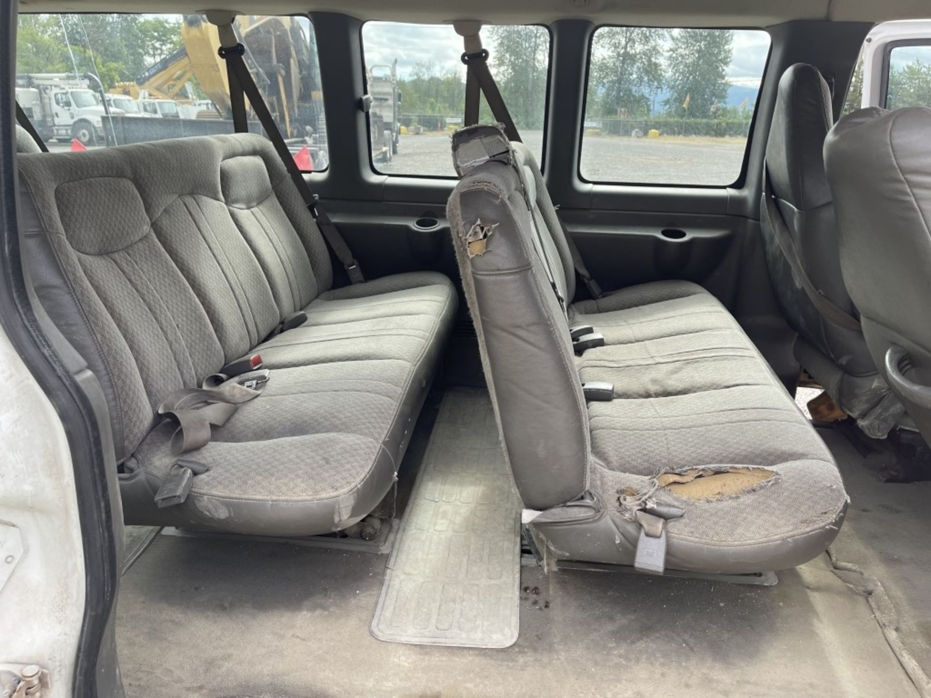 2007 Chevrolet Express Passenger Van - Image 13 of 21