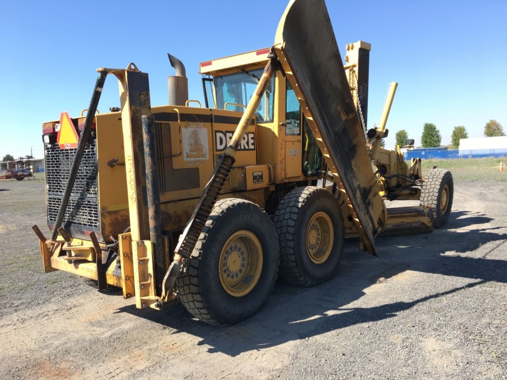 2001 John Deere 772CH Motor Grader - Image 4 of 32