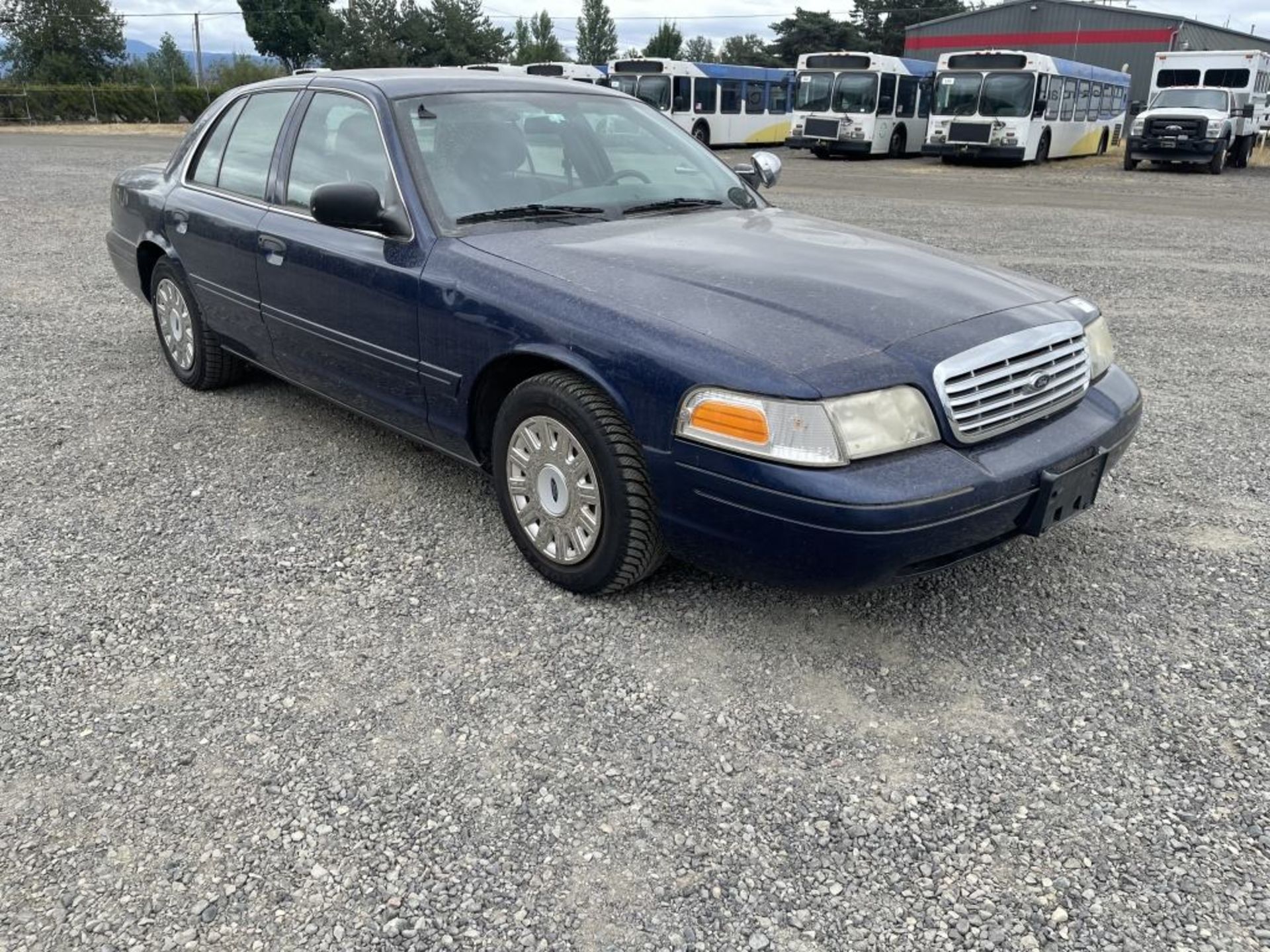 2004 Ford Crown Victoria Sedan