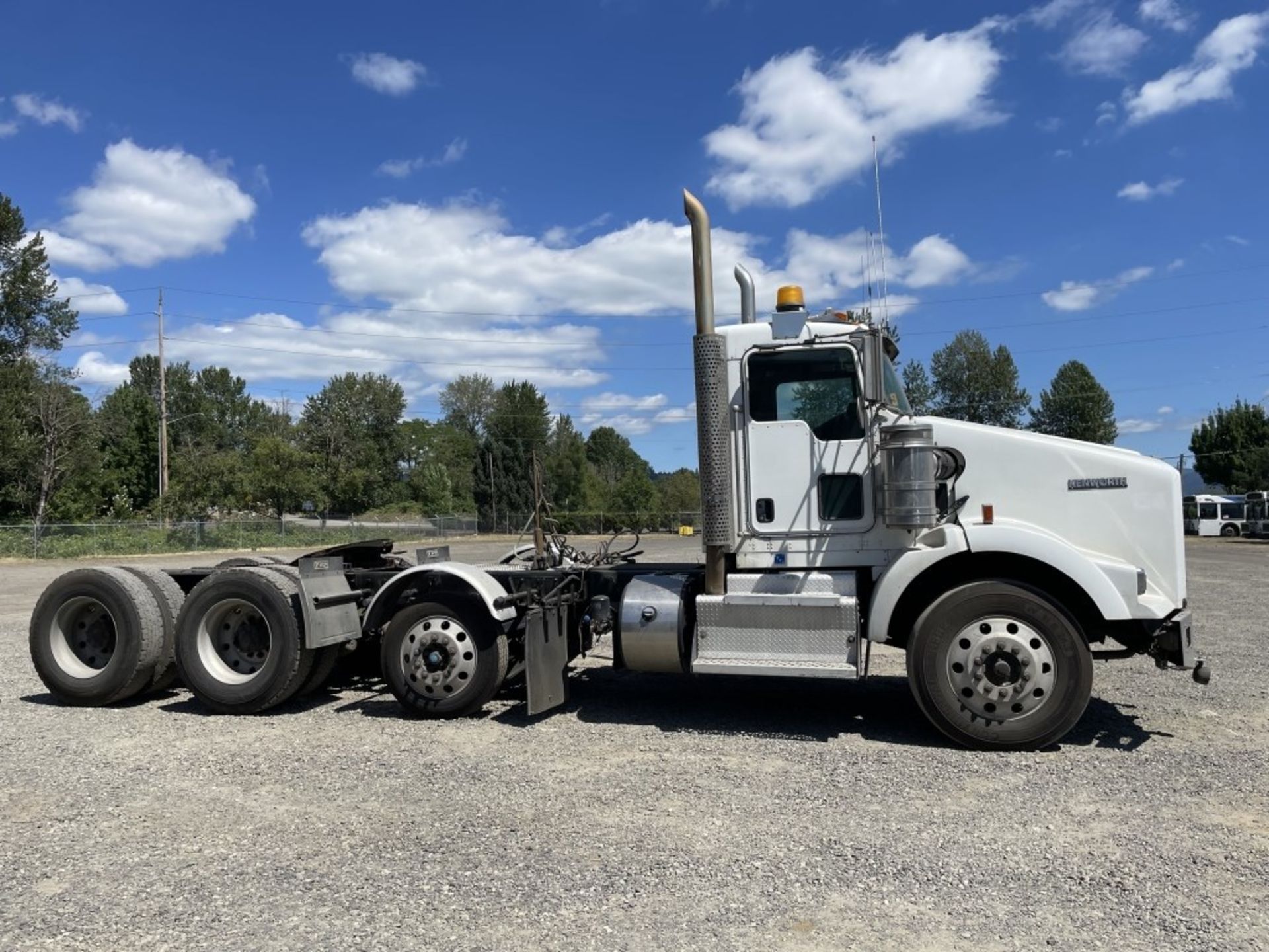 2014 Kenworth T800 Tri-Axle Truck Tractor - Image 2 of 32