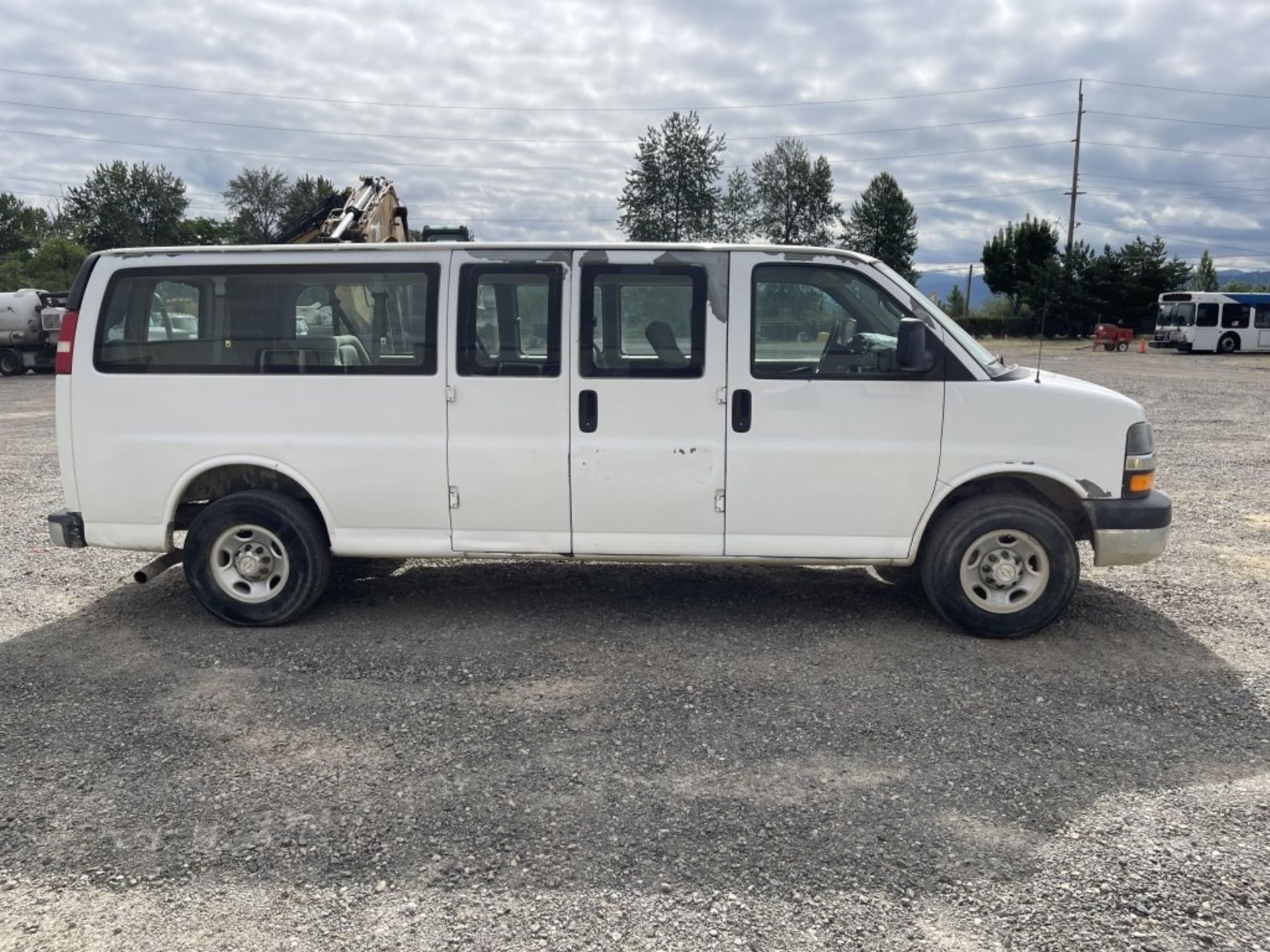 2007 Chevrolet Express Passenger Van - Image 2 of 21