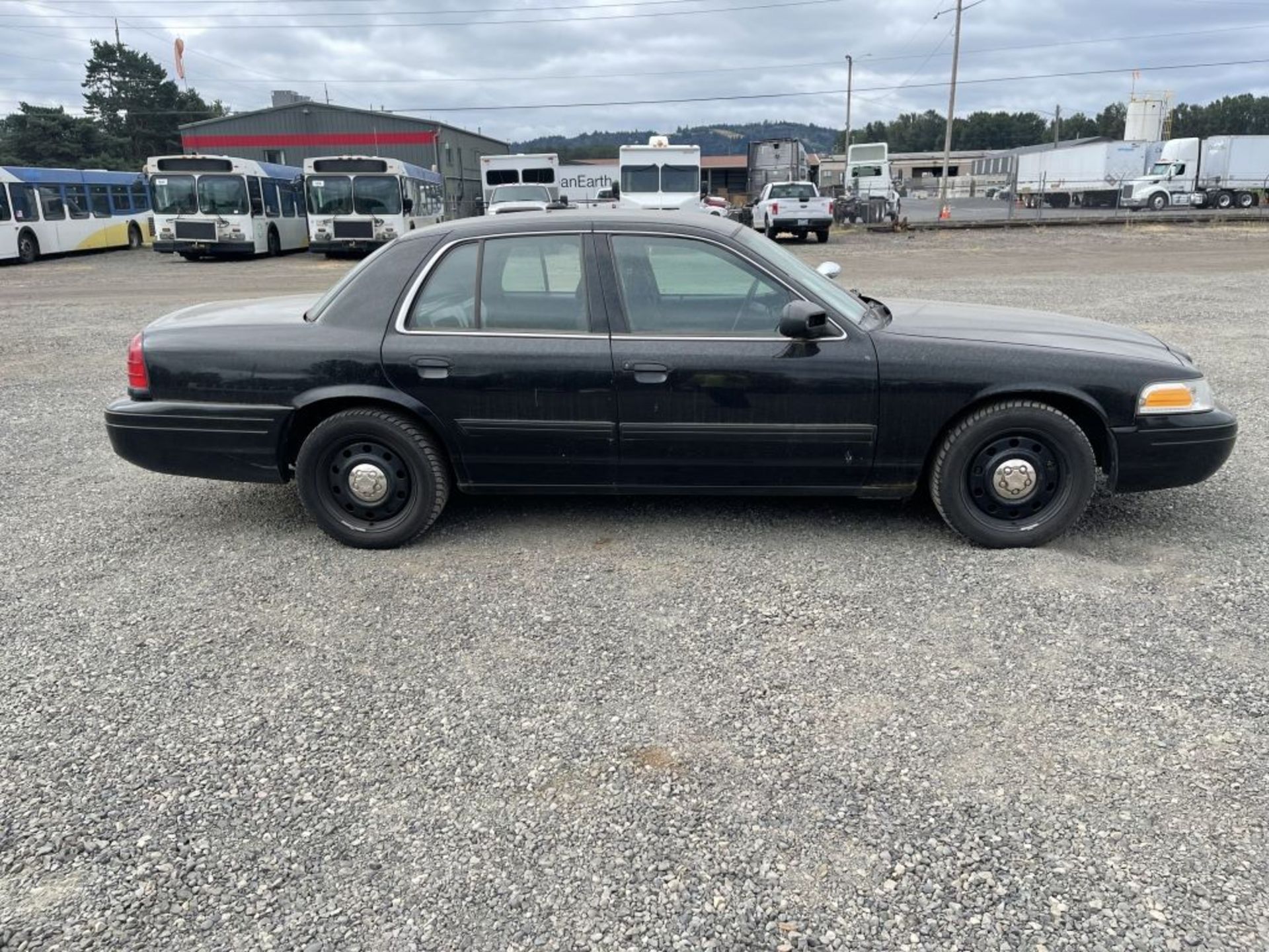 2010 Ford Crown Victoria Sedan - Image 2 of 26