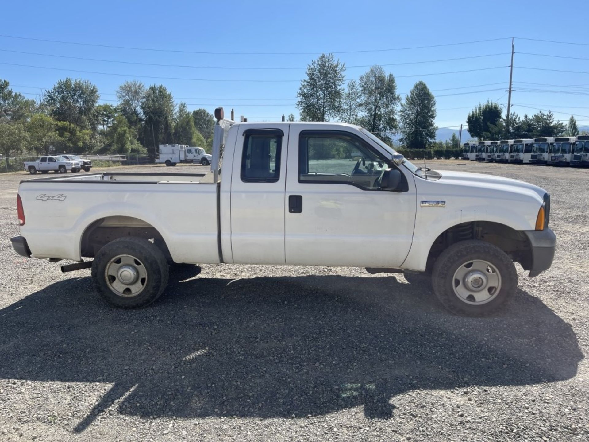 2006 Ford F250 4x4 Extra Cab Pickup - Image 2 of 31