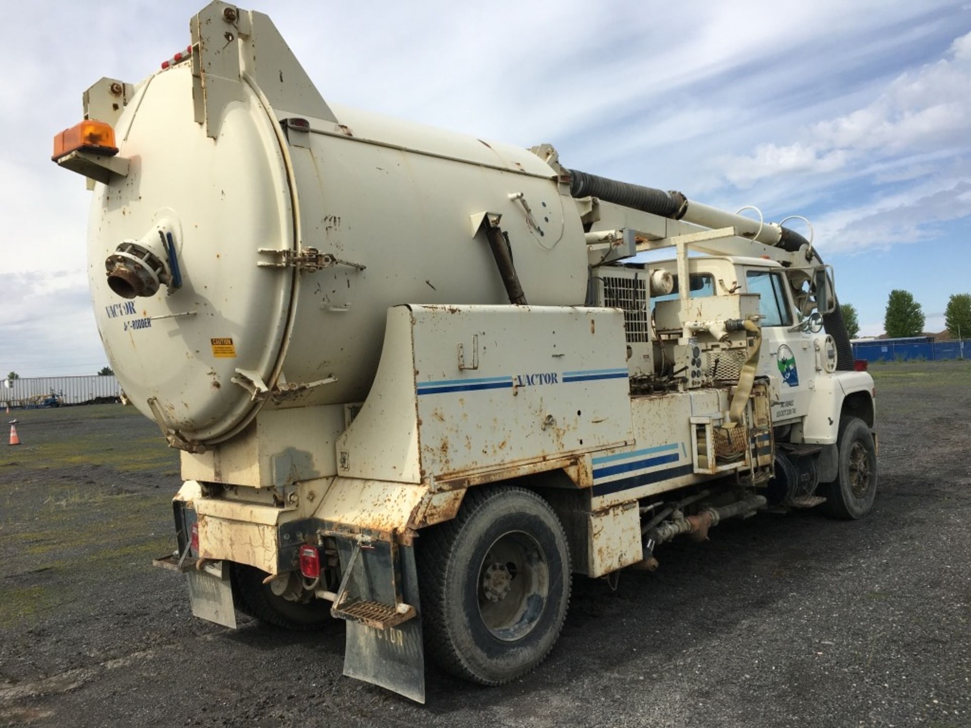 1984 Ford 8000 Vacuum Truck - Image 4 of 32