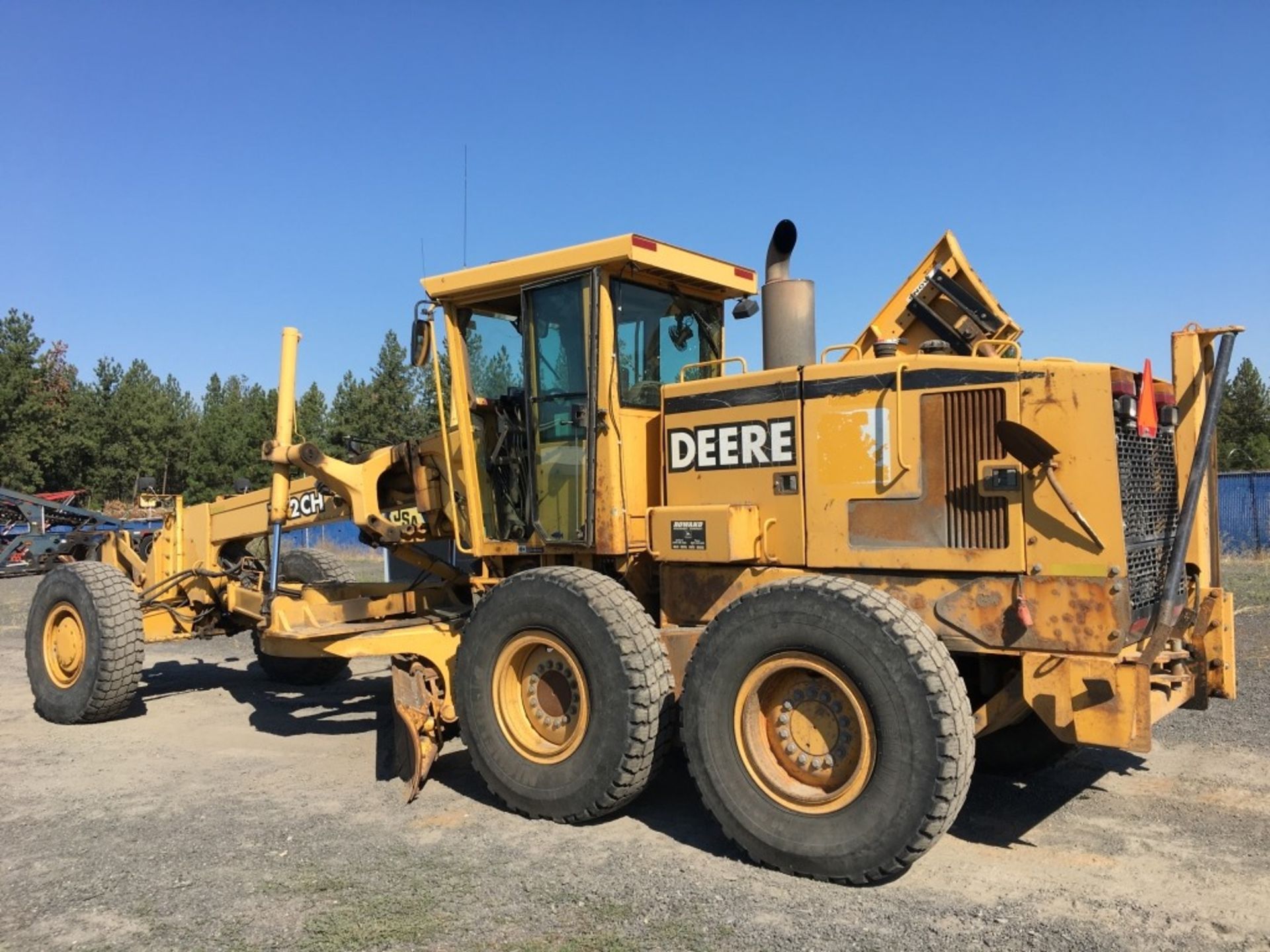 2001 John Deere 772CH Motor Grader - Image 2 of 32