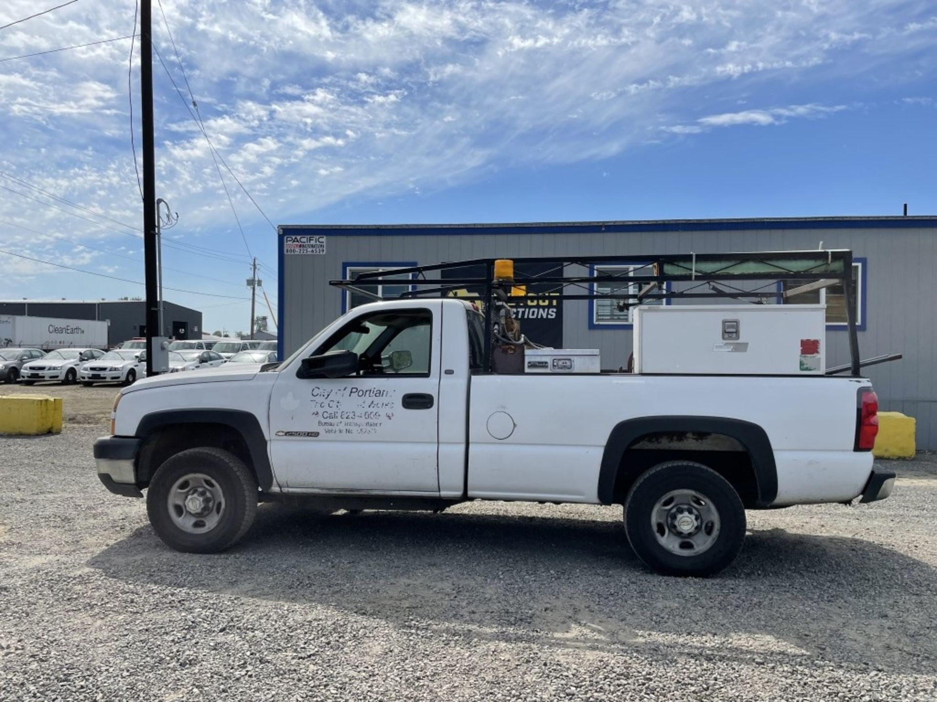 2005 Chevrolet Silverado 2500 HD Pickup - Image 6 of 33