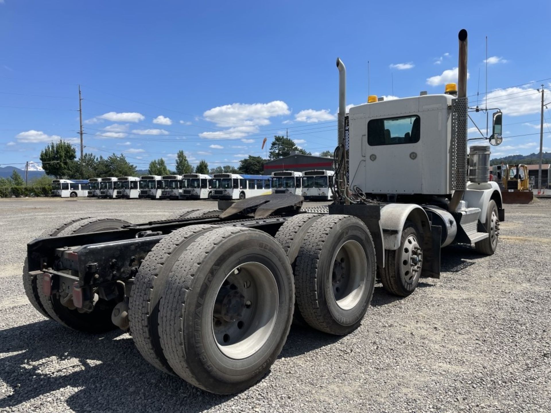 2014 Kenworth T800 Tri-Axle Truck Tractor - Image 3 of 32