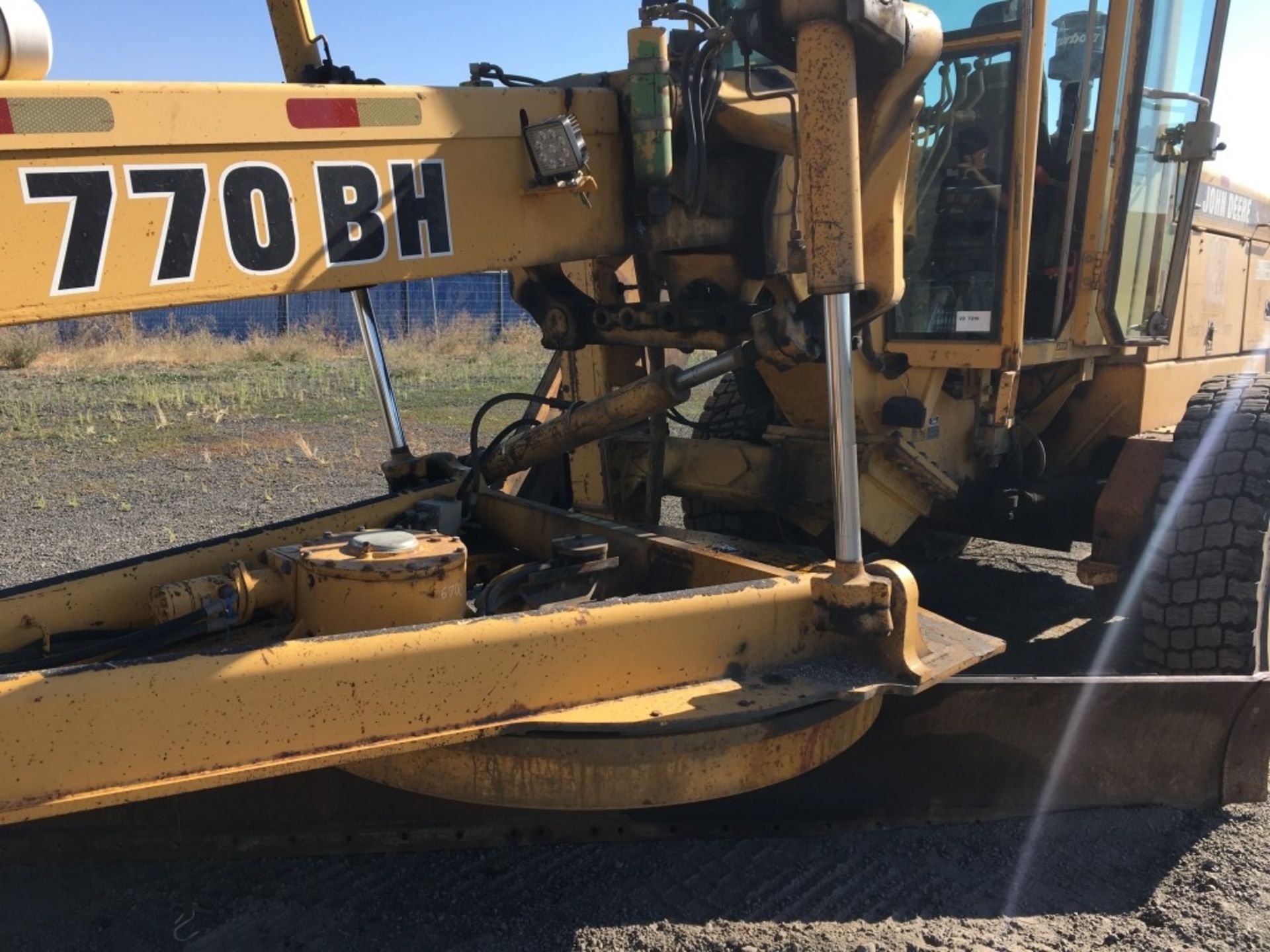 1997 John Deere 770BH Motor Grader - Image 13 of 32