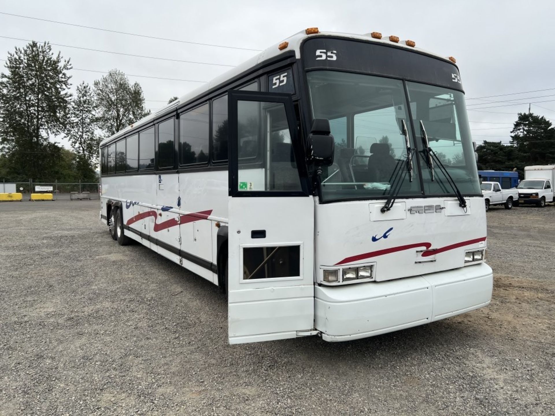 1995 MCI 102-DL3 T/A Coach Bus