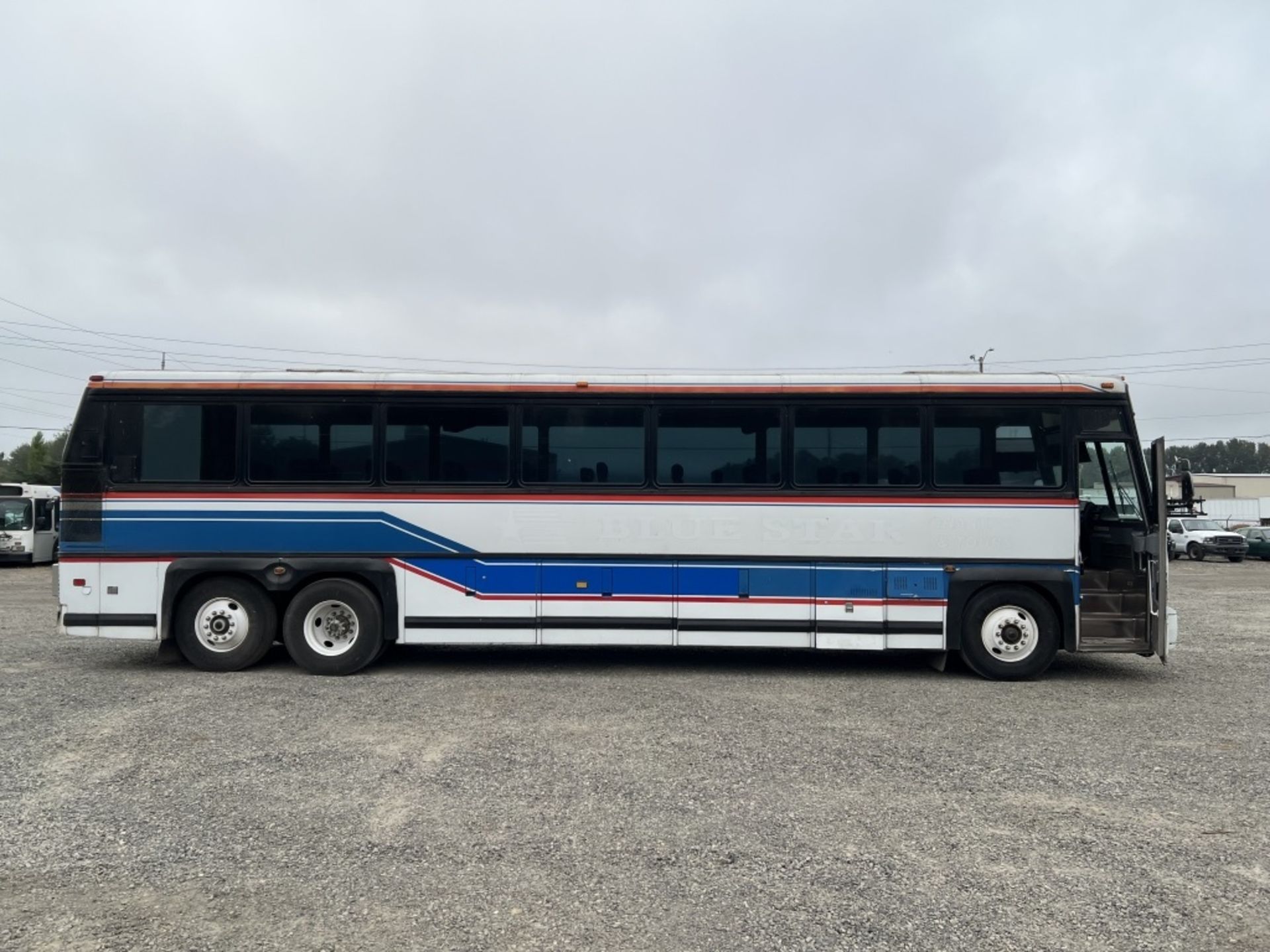 1989 MCI 102-C3 T/A Coach Bus - Image 2 of 22