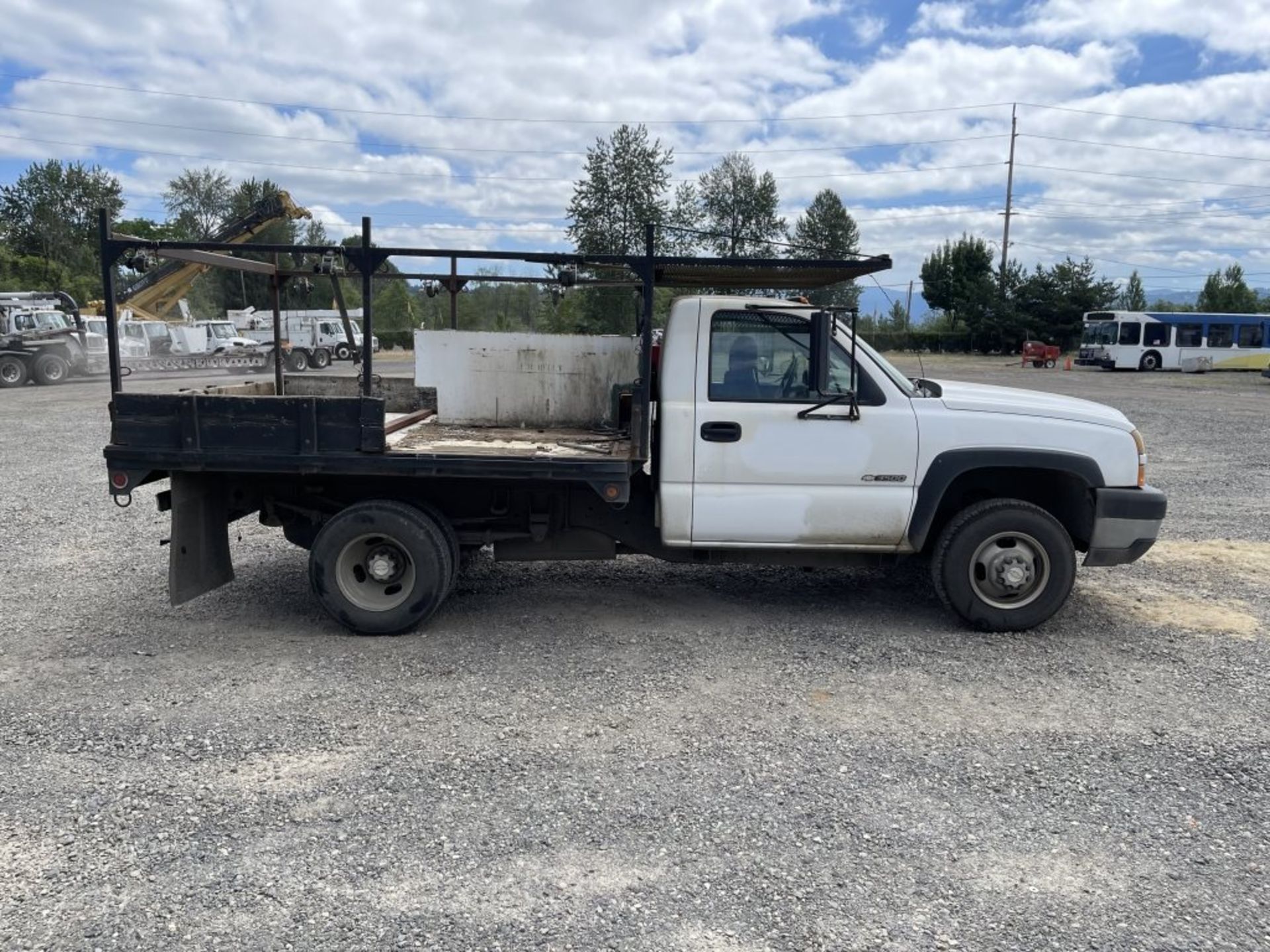 2006 Chevrolet 3500 Flatbed Truck - Image 2 of 27