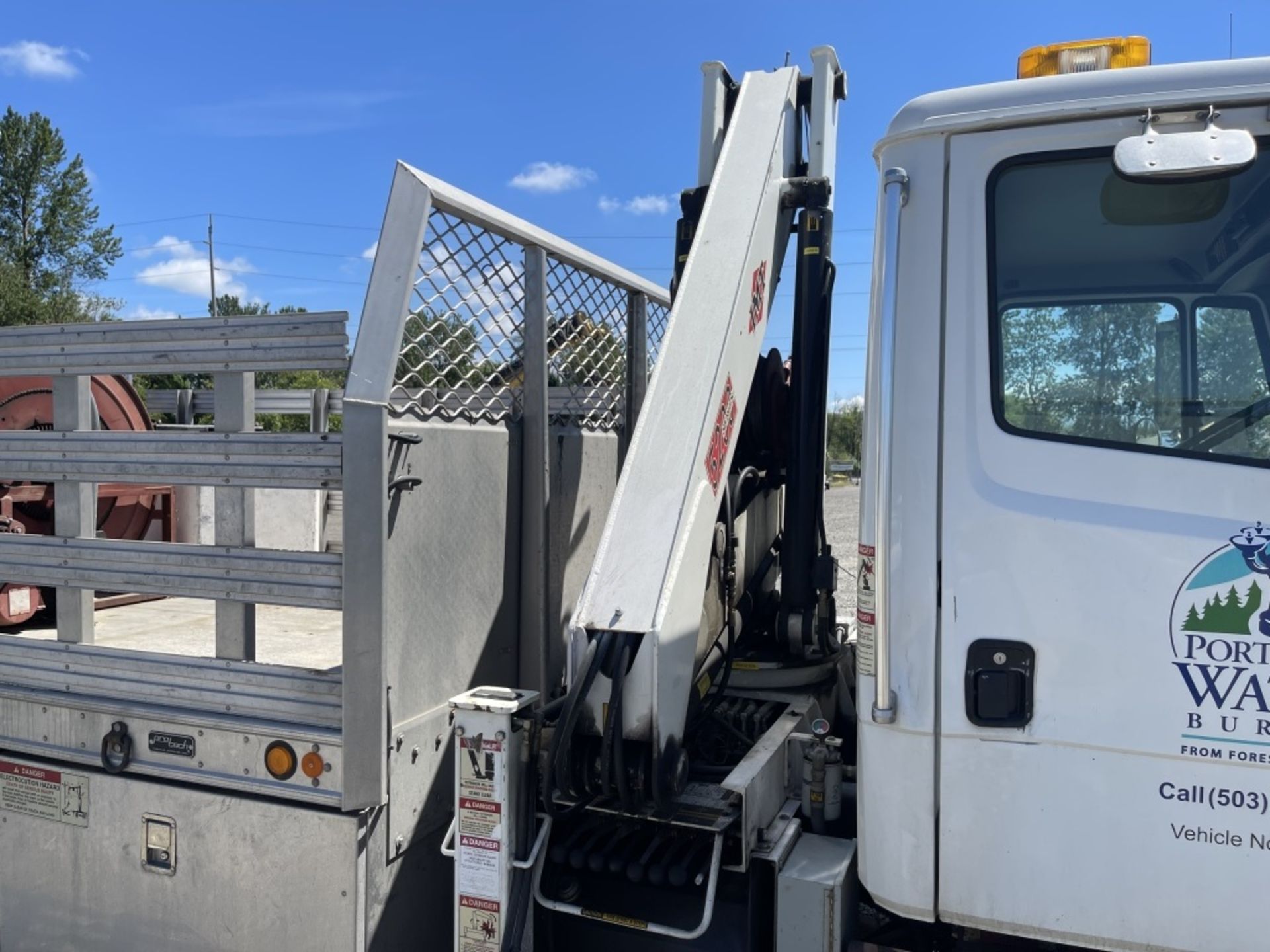 1999 Freightliner FL50 Flatbed Truck - Image 13 of 32