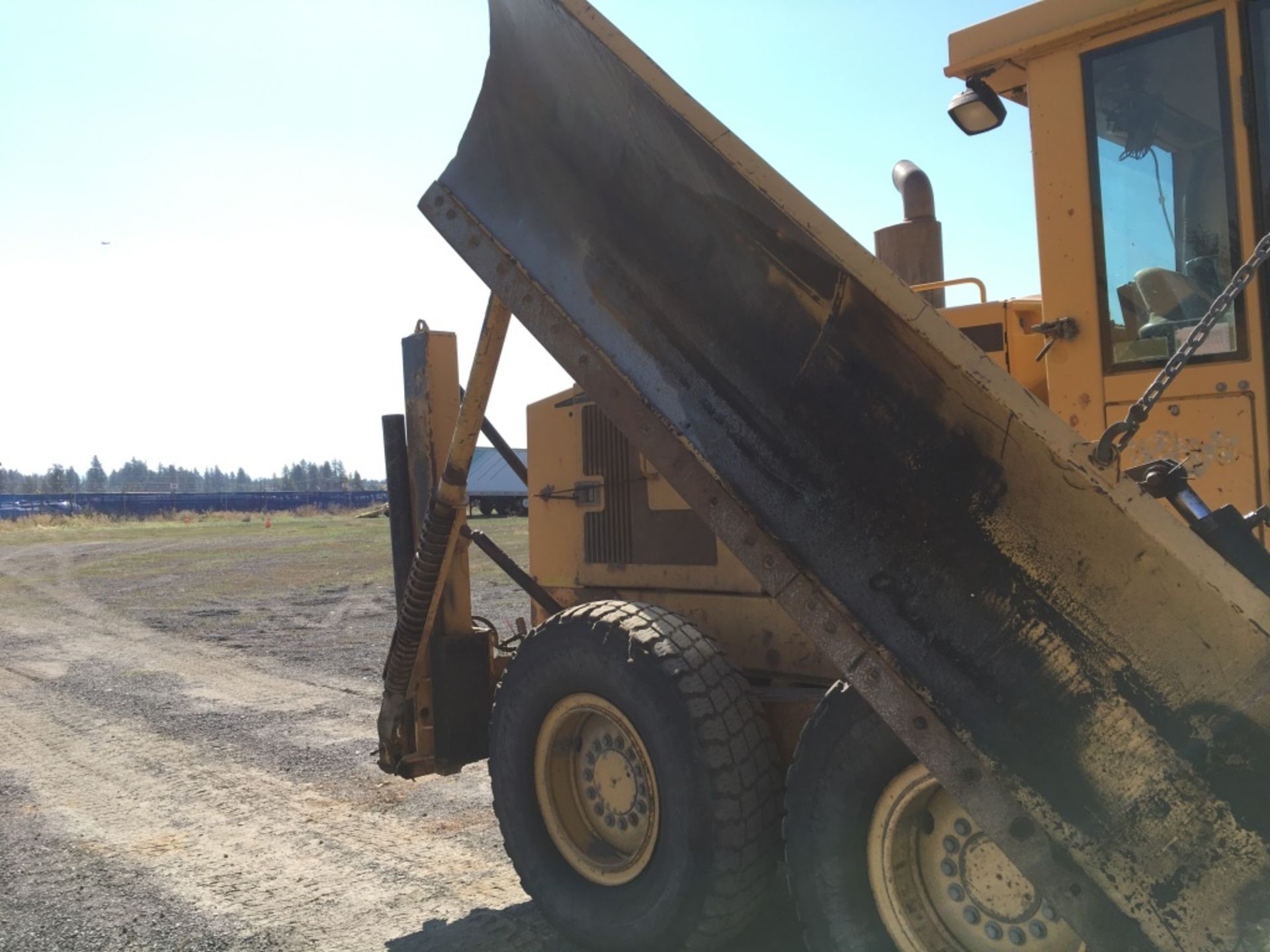 2001 John Deere 772CH Motor Grader - Image 28 of 32