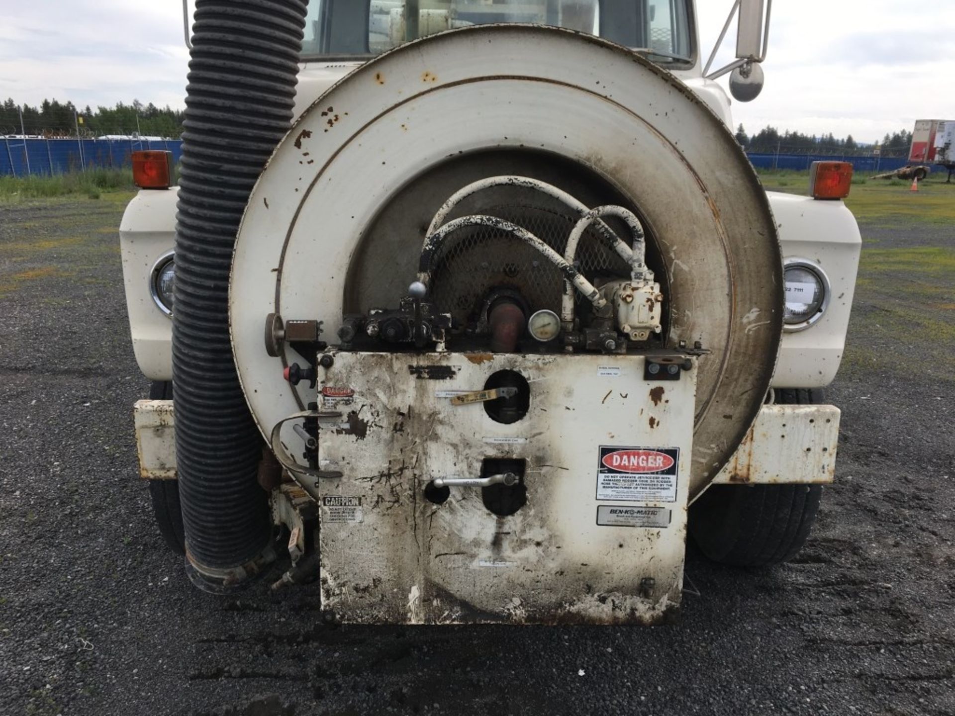 1984 Ford 8000 Vacuum Truck - Image 11 of 32