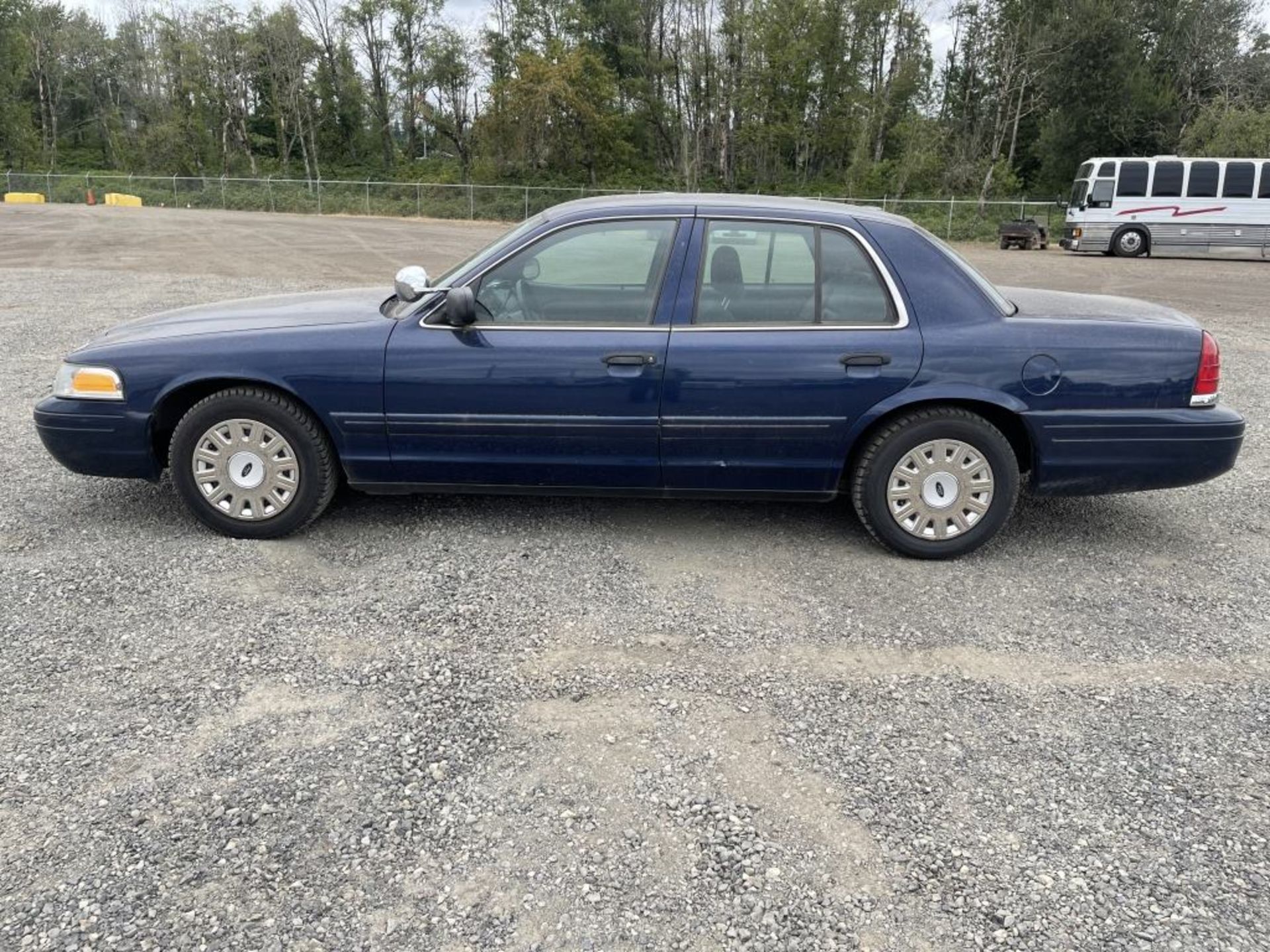 2004 Ford Crown Victoria Sedan - Image 6 of 21