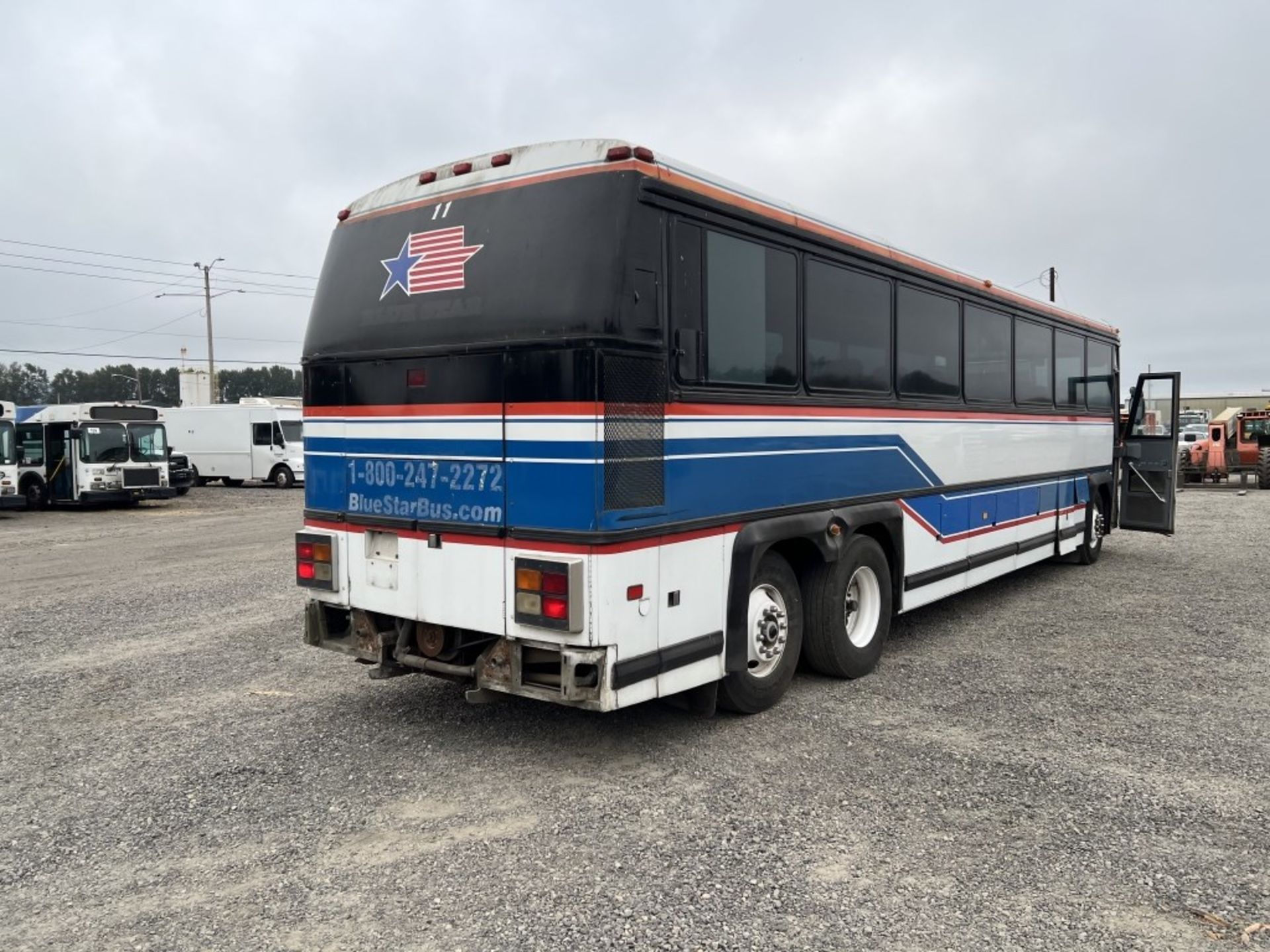 1989 MCI 102-C3 T/A Coach Bus - Image 3 of 22