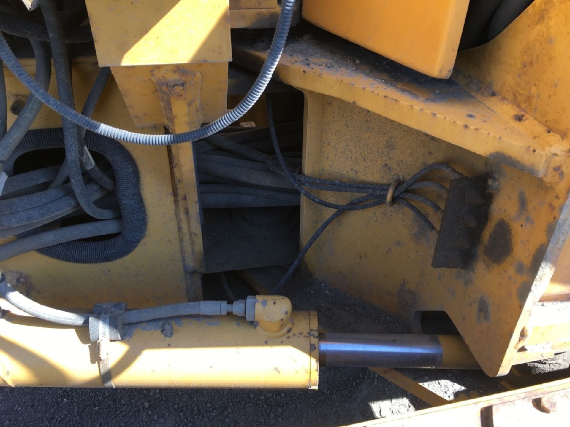 2001 John Deere 772CH Motor Grader - Image 23 of 32