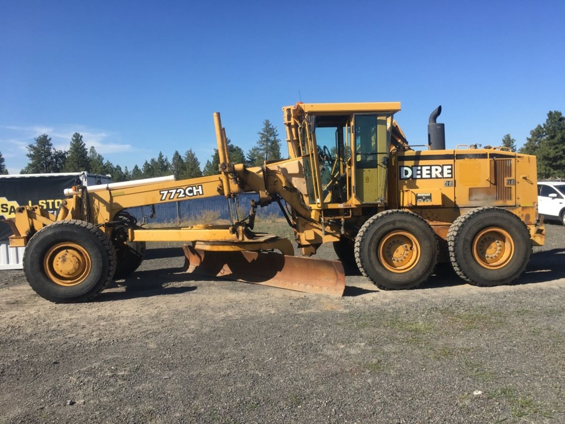 2001 John Deere 772CH Motor Grader