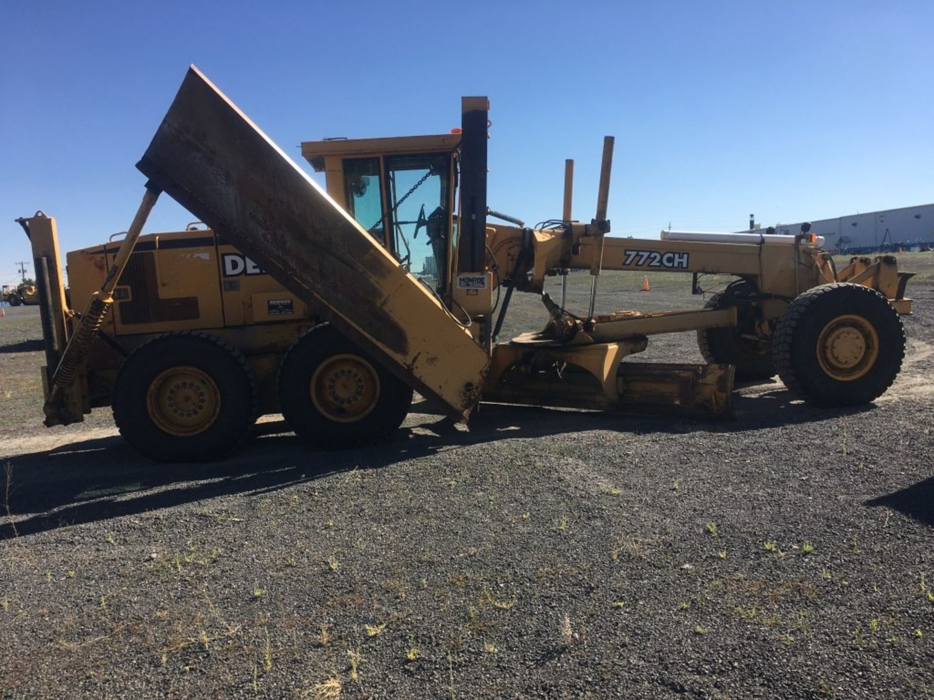 2001 John Deere 772CH Motor Grader - Image 5 of 32