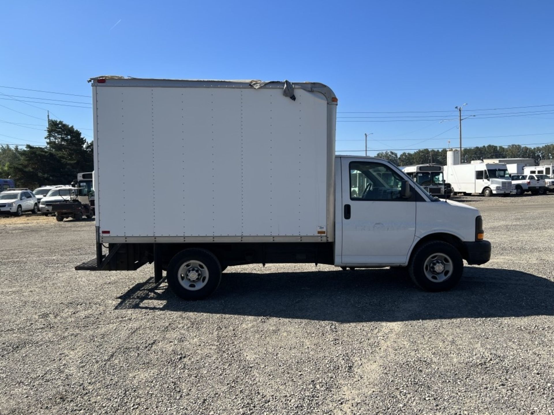 2008 Chevrolet Express Box Truck - Image 2 of 25