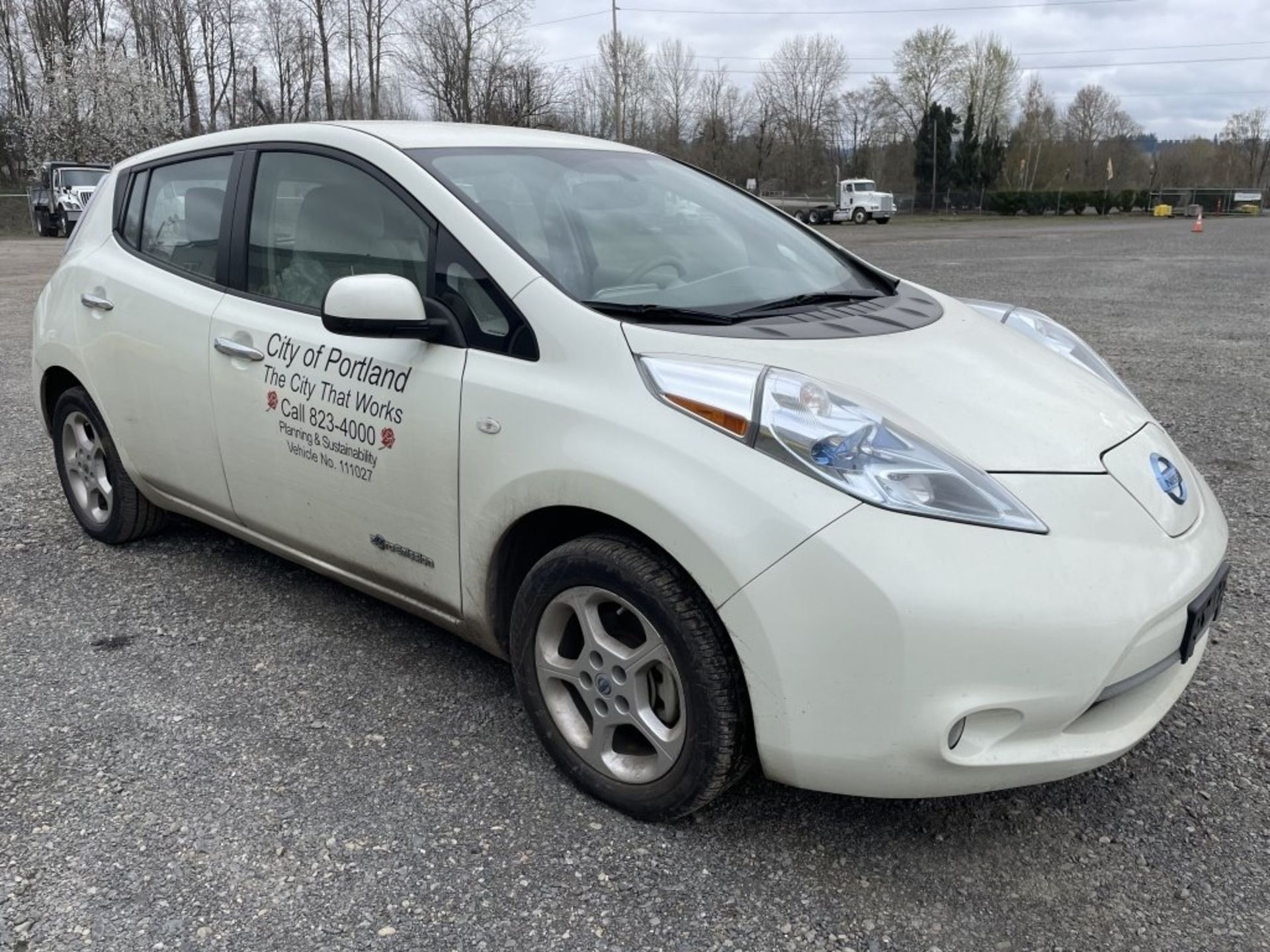 2011 Nissan Leaf Hatchback Sedan