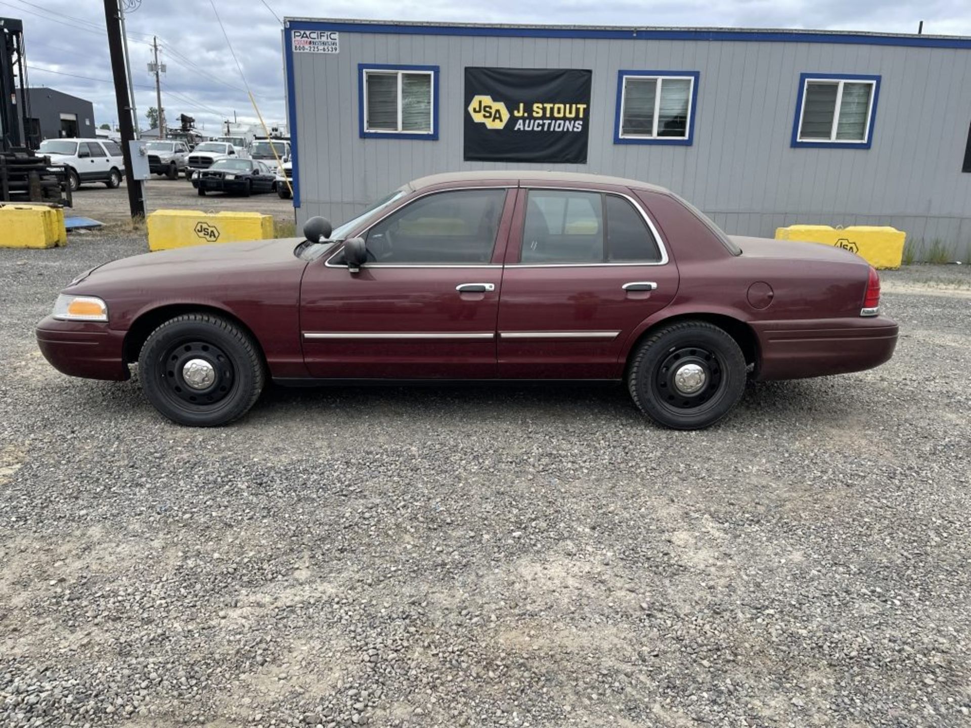 2011 Ford Crown Victoria Sedan - Image 6 of 23