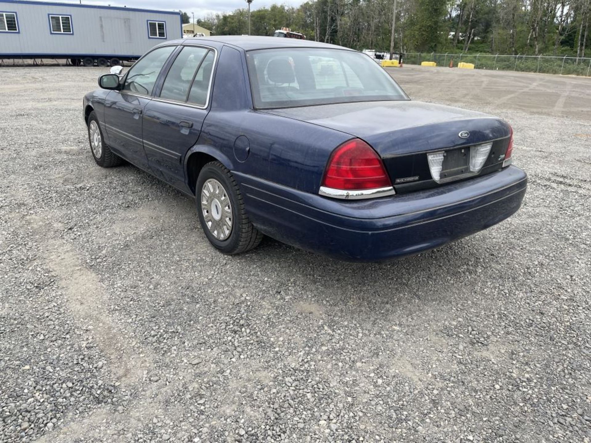 2004 Ford Crown Victoria Sedan - Image 5 of 21