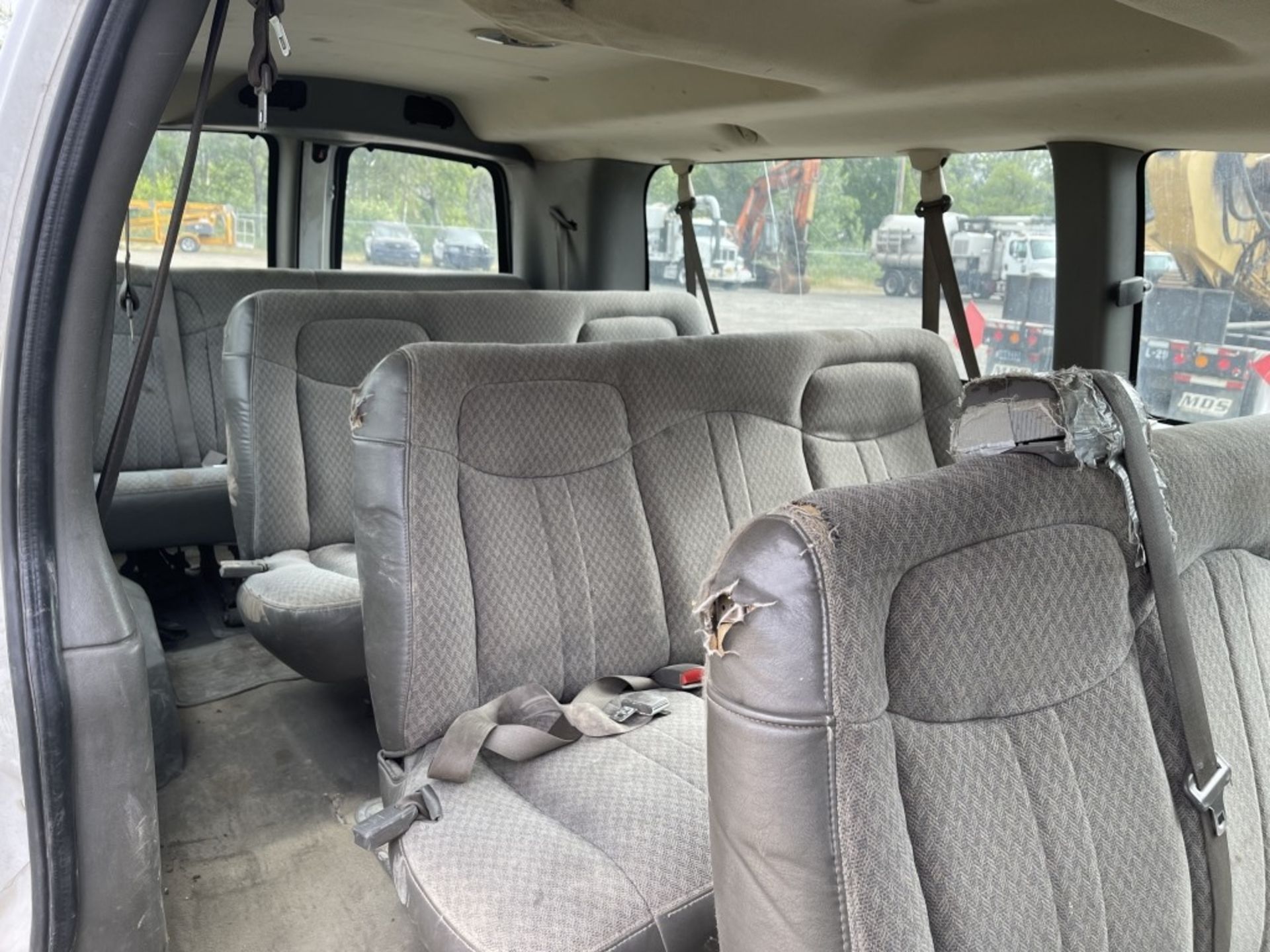 2007 Chevrolet Express Passenger Van - Image 12 of 21