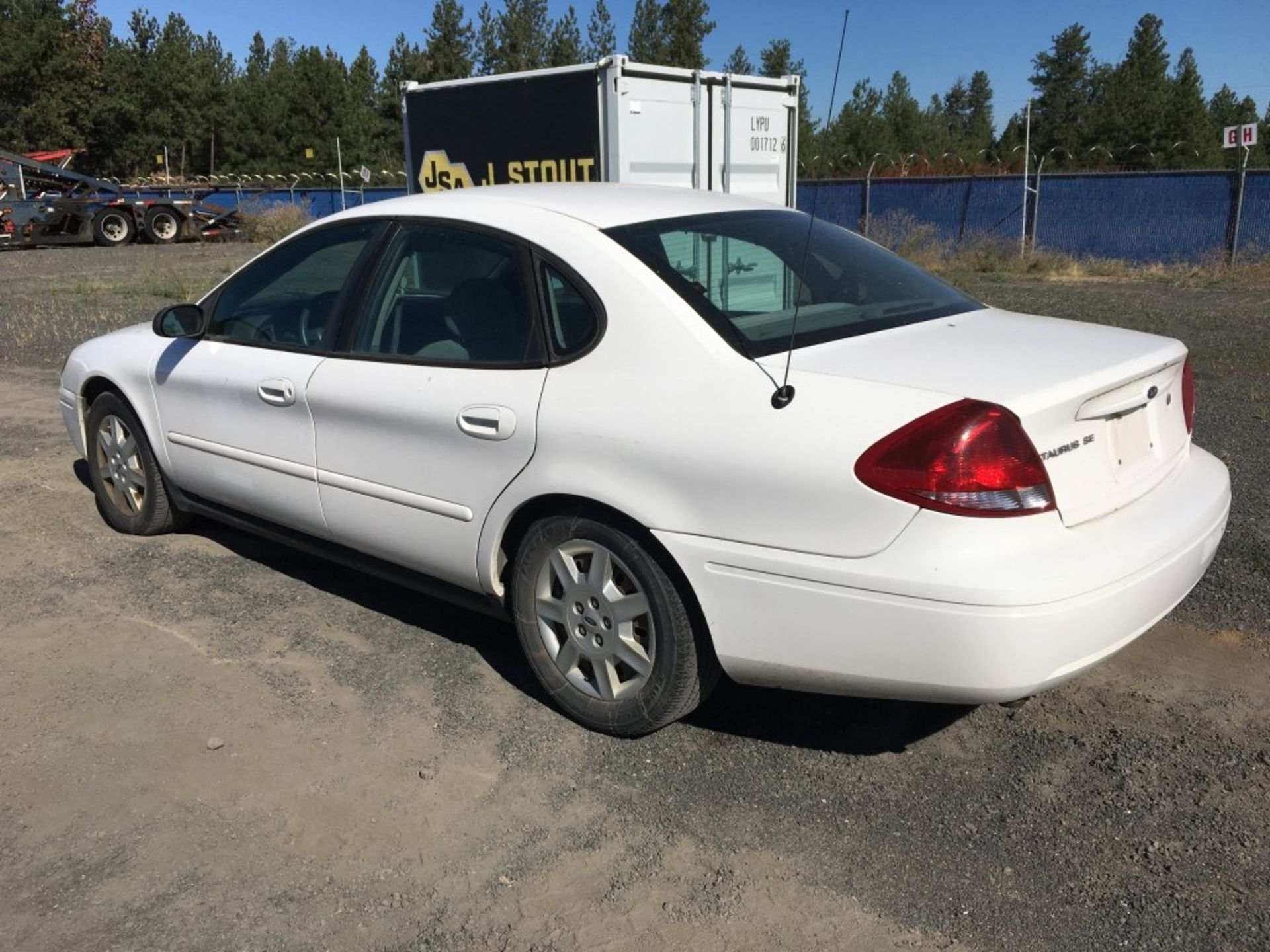 2006 Ford Taurus Sedan - Image 2 of 30