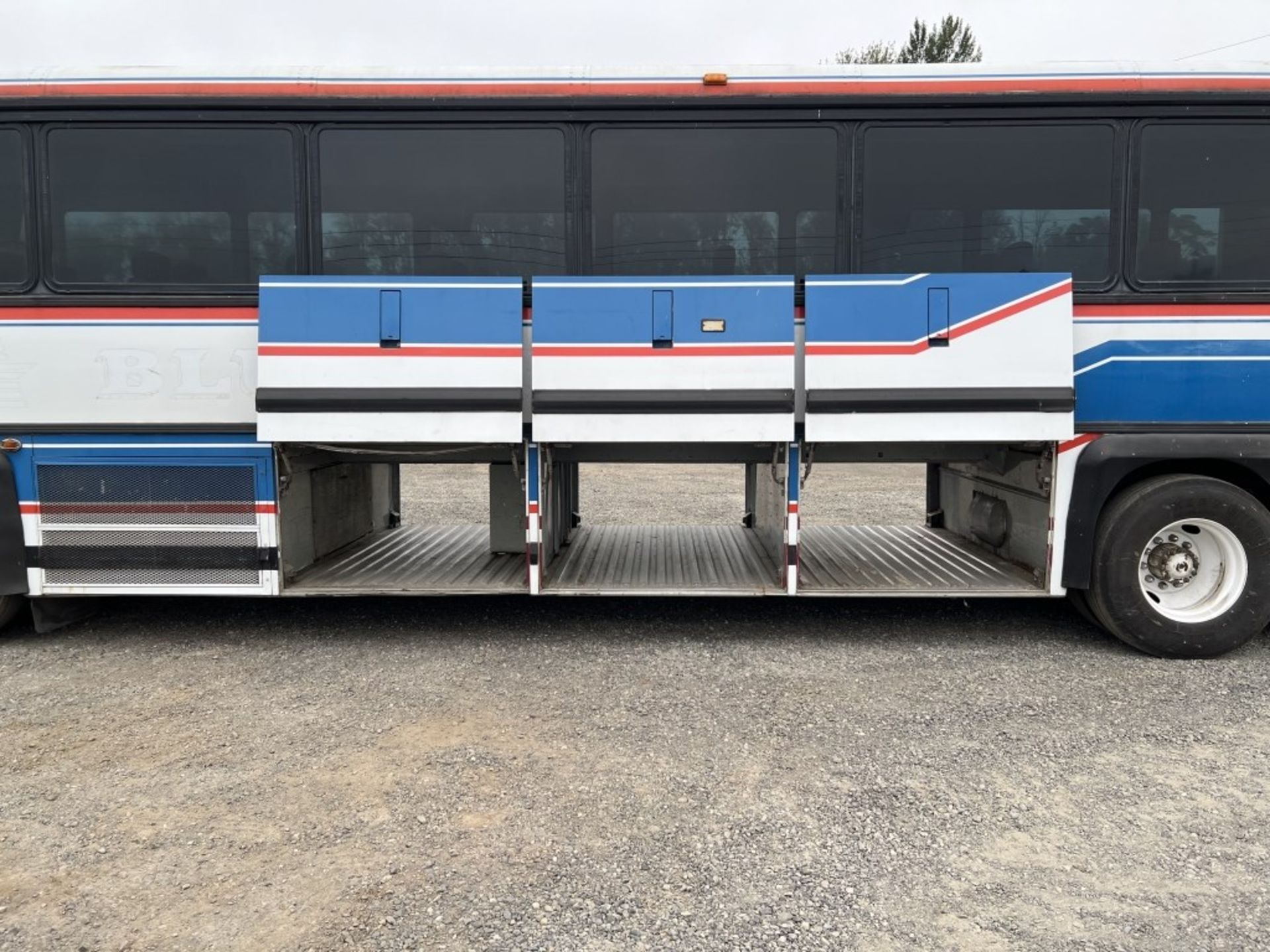 1989 MCI 102-C3 T/A Coach Bus - Image 10 of 22