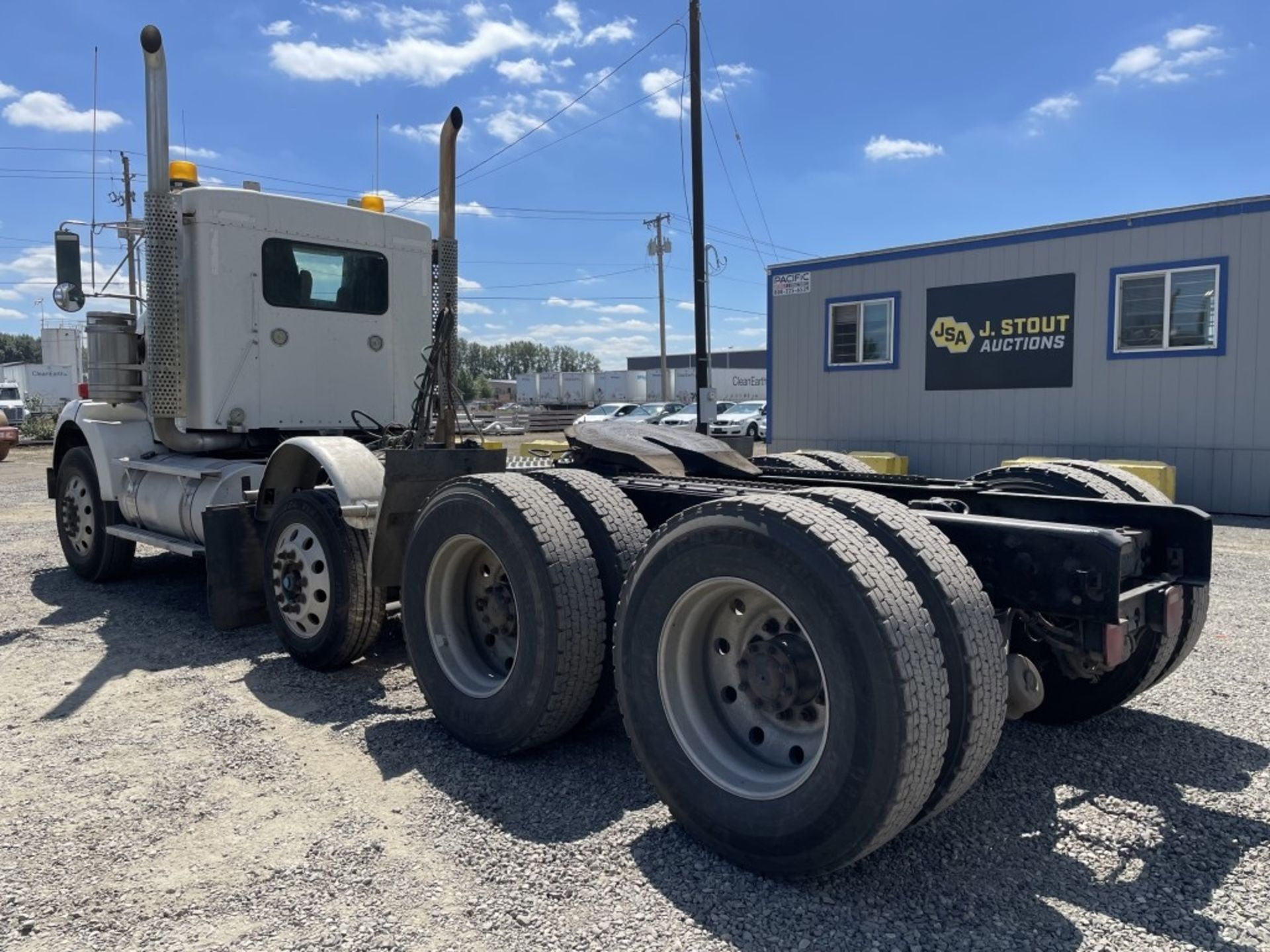 2014 Kenworth T800 Tri-Axle Truck Tractor - Image 4 of 32