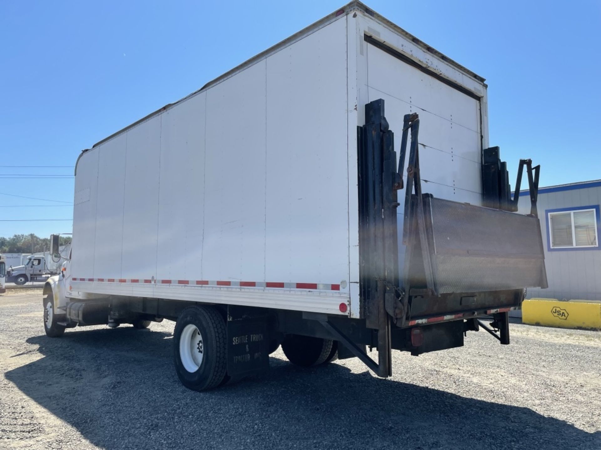 1991 International 4900 S/A Box Truck - Image 5 of 32