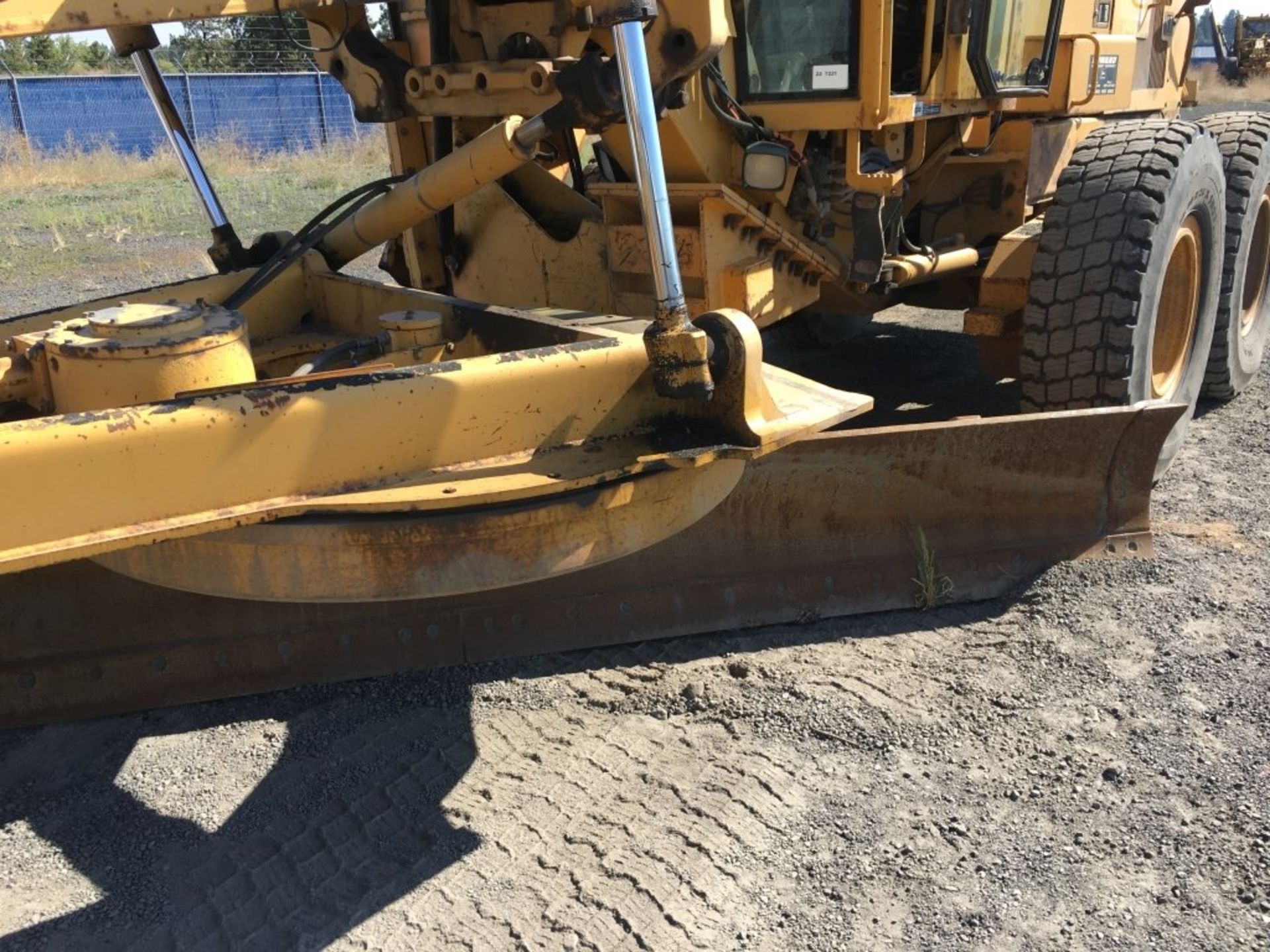 2001 John Deere 772CH Motor Grader - Image 21 of 32