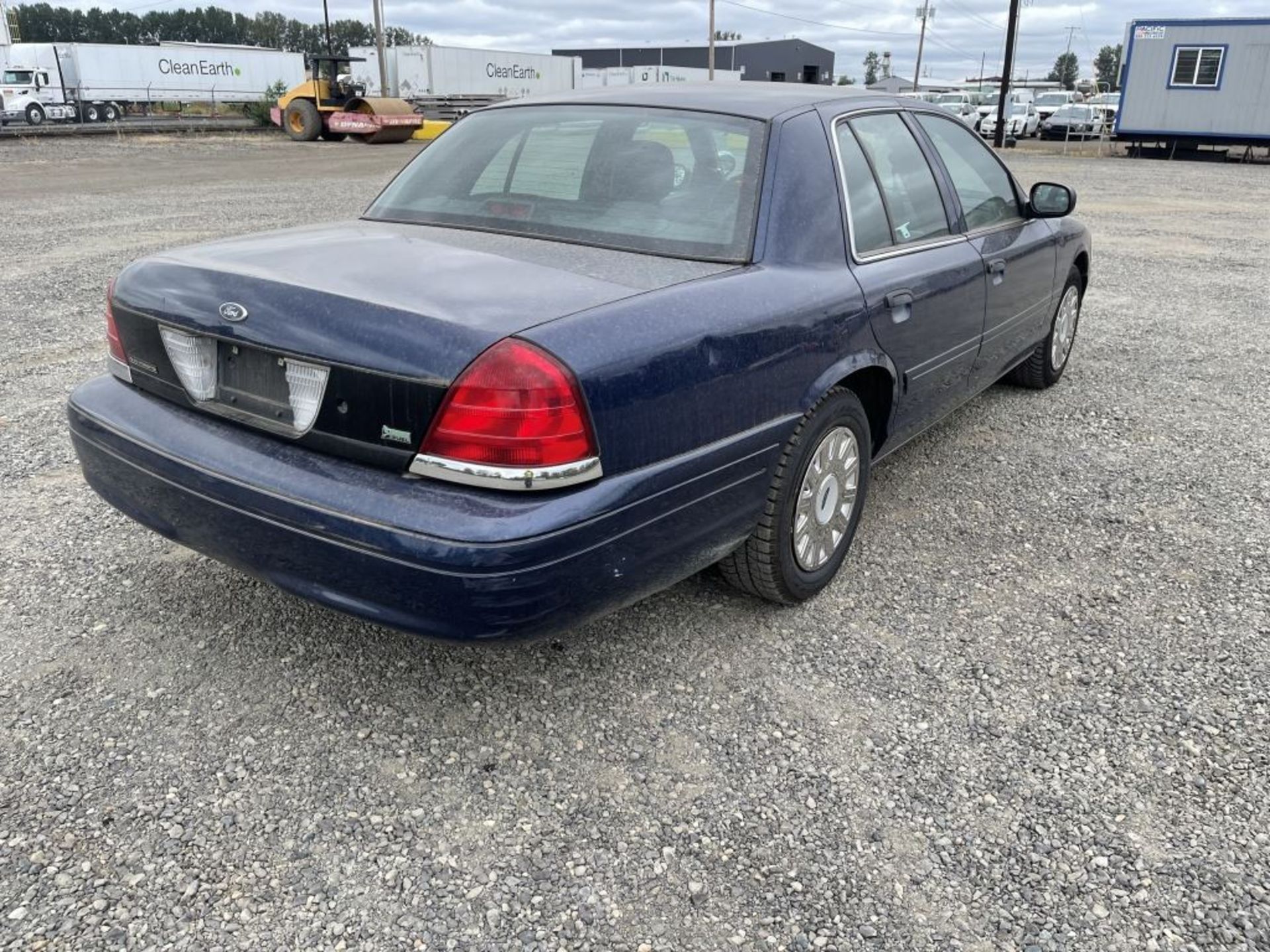 2004 Ford Crown Victoria Sedan - Image 3 of 21