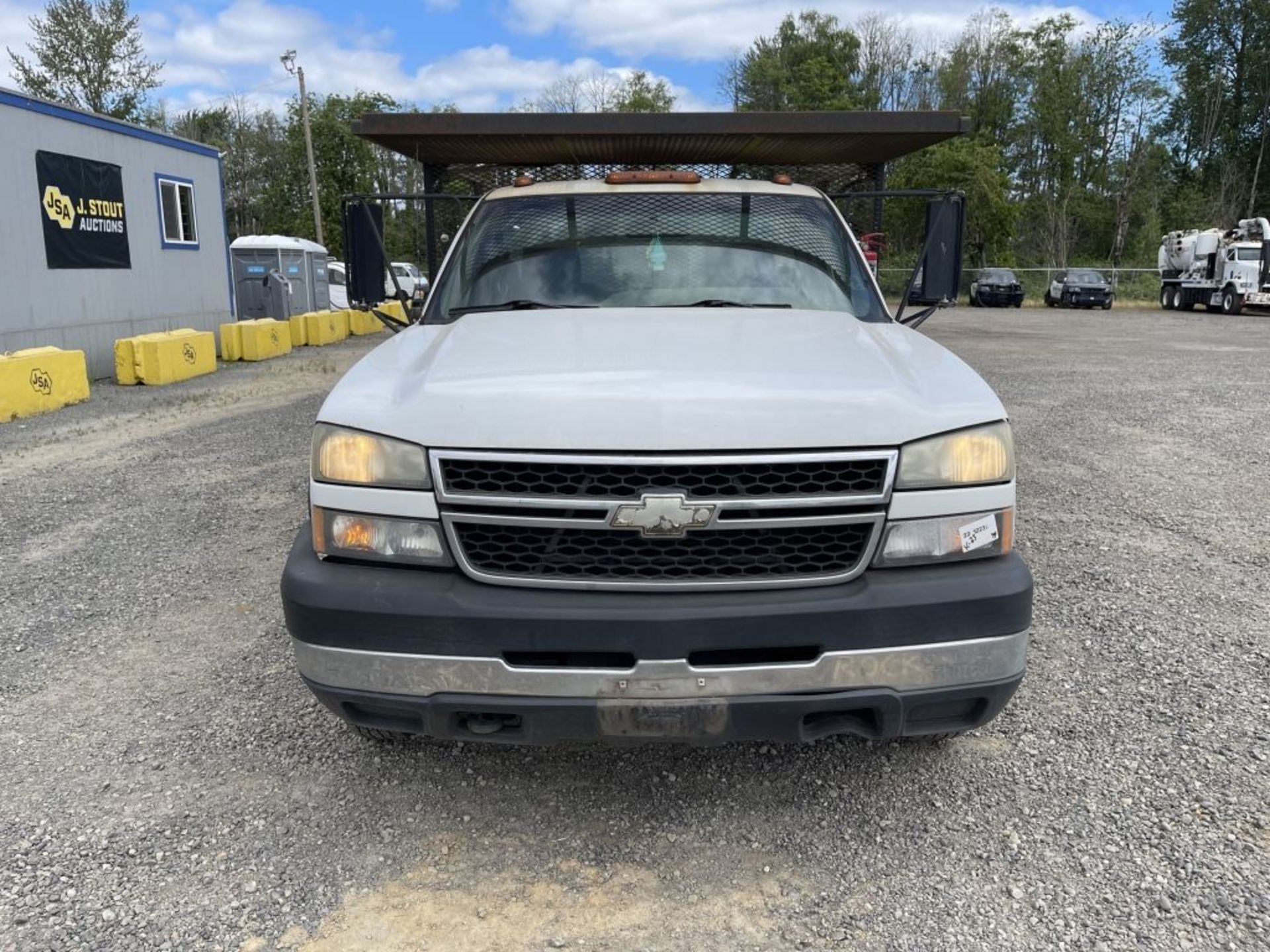 2006 Chevrolet 3500 Flatbed Truck - Image 7 of 27