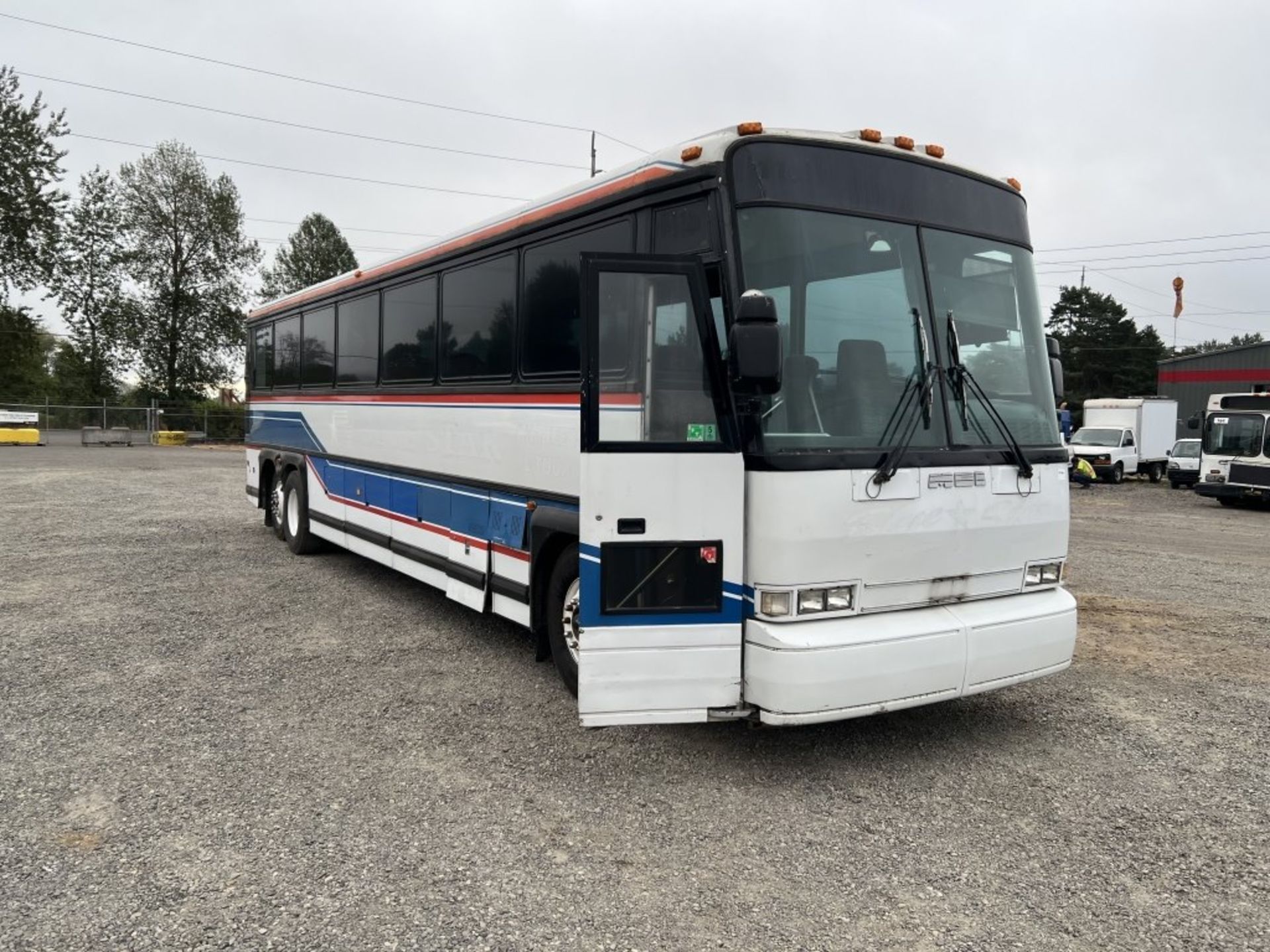 1989 MCI 102-C3 T/A Coach Bus