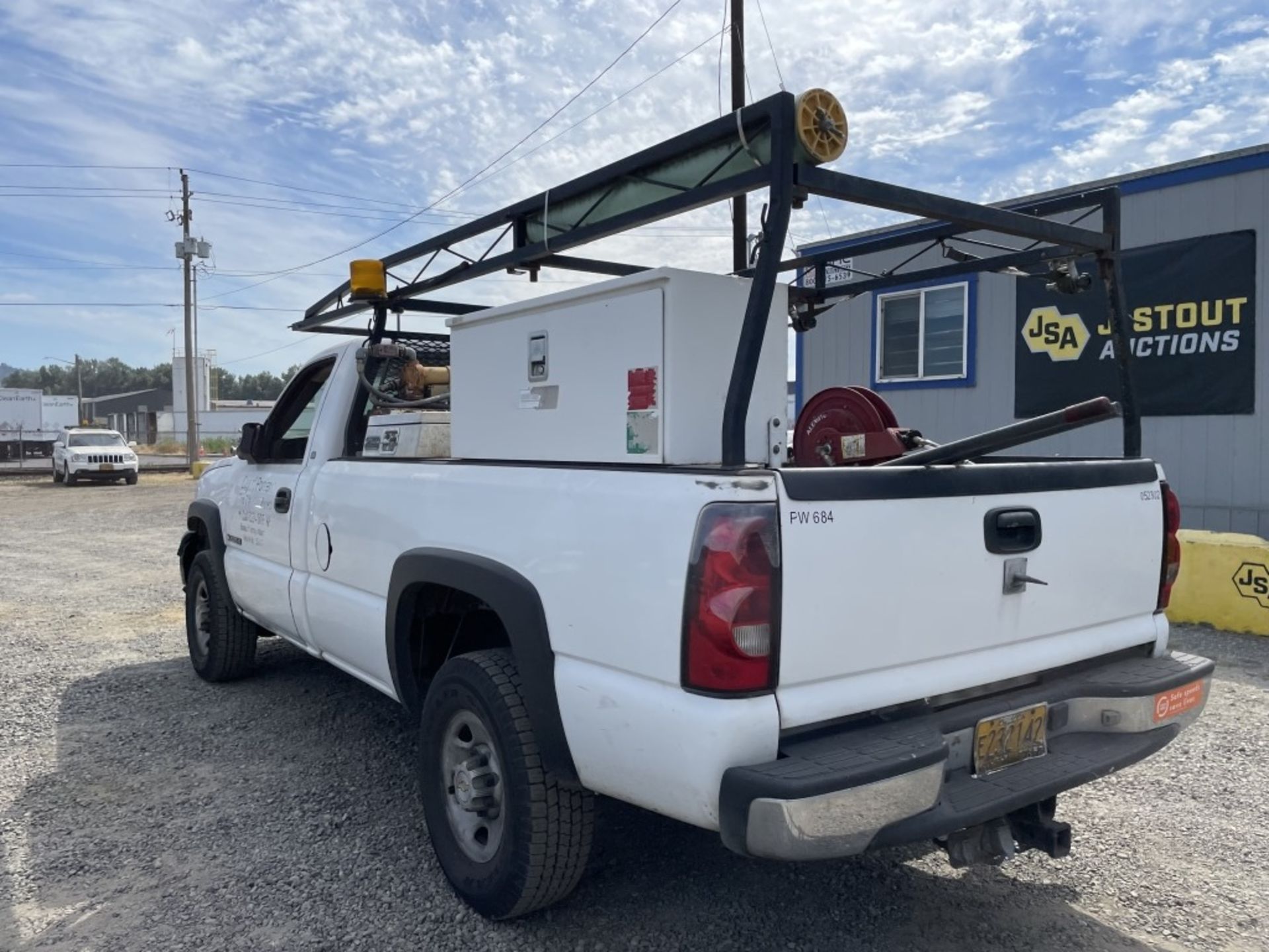 2005 Chevrolet Silverado 2500 HD Pickup - Image 5 of 33