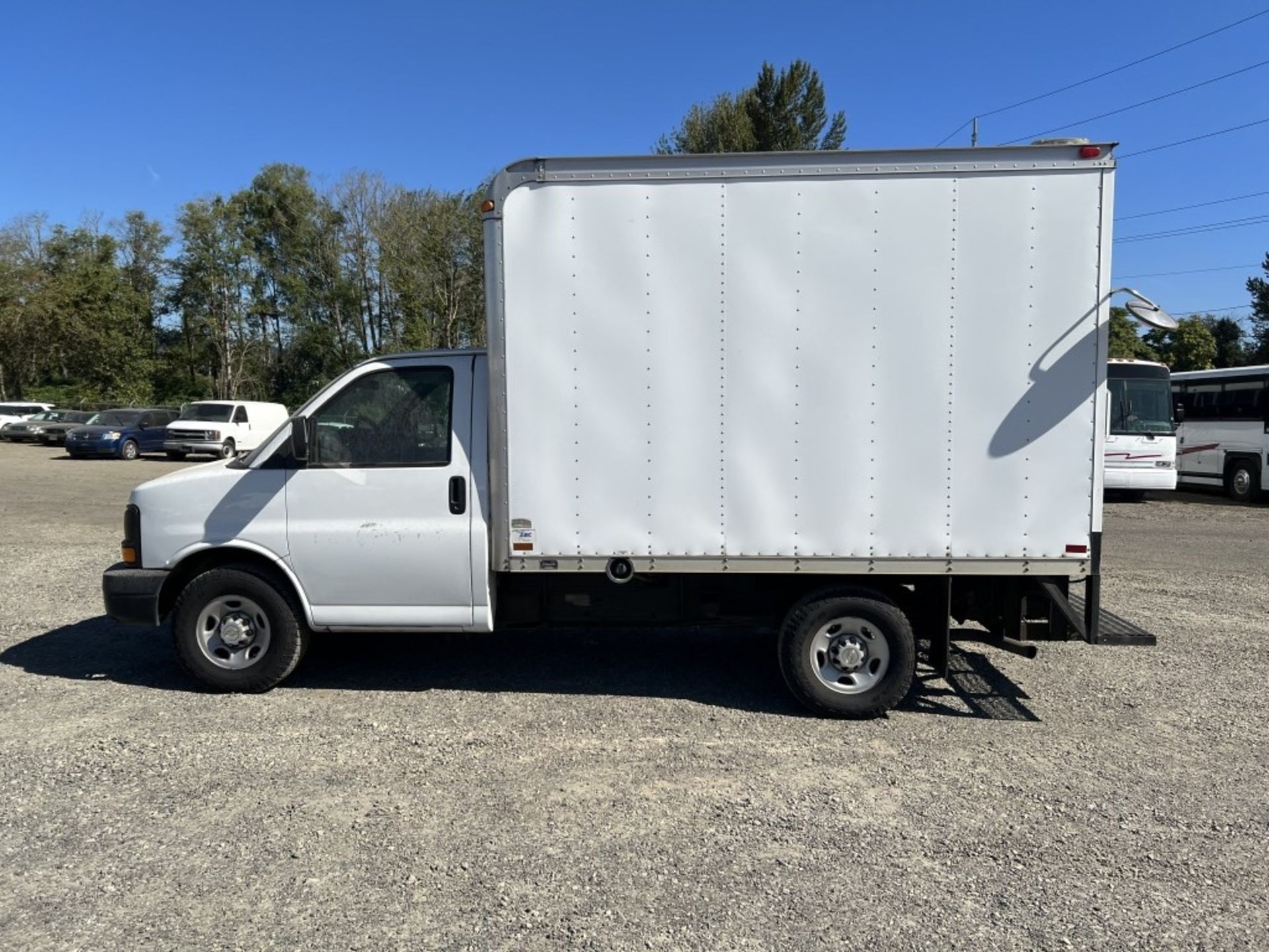 2008 Chevrolet Express Box Truck - Image 6 of 25