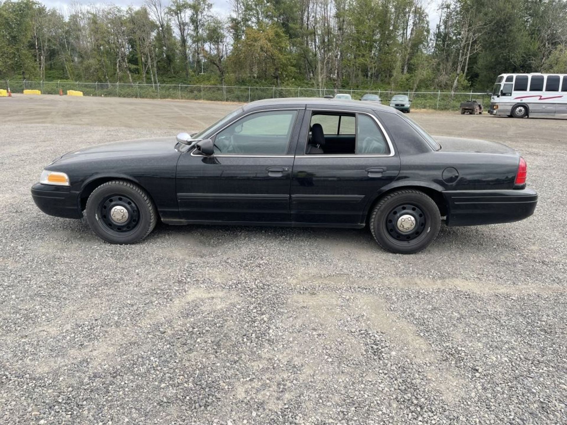 2010 Ford Crown Victoria Sedan - Image 6 of 26