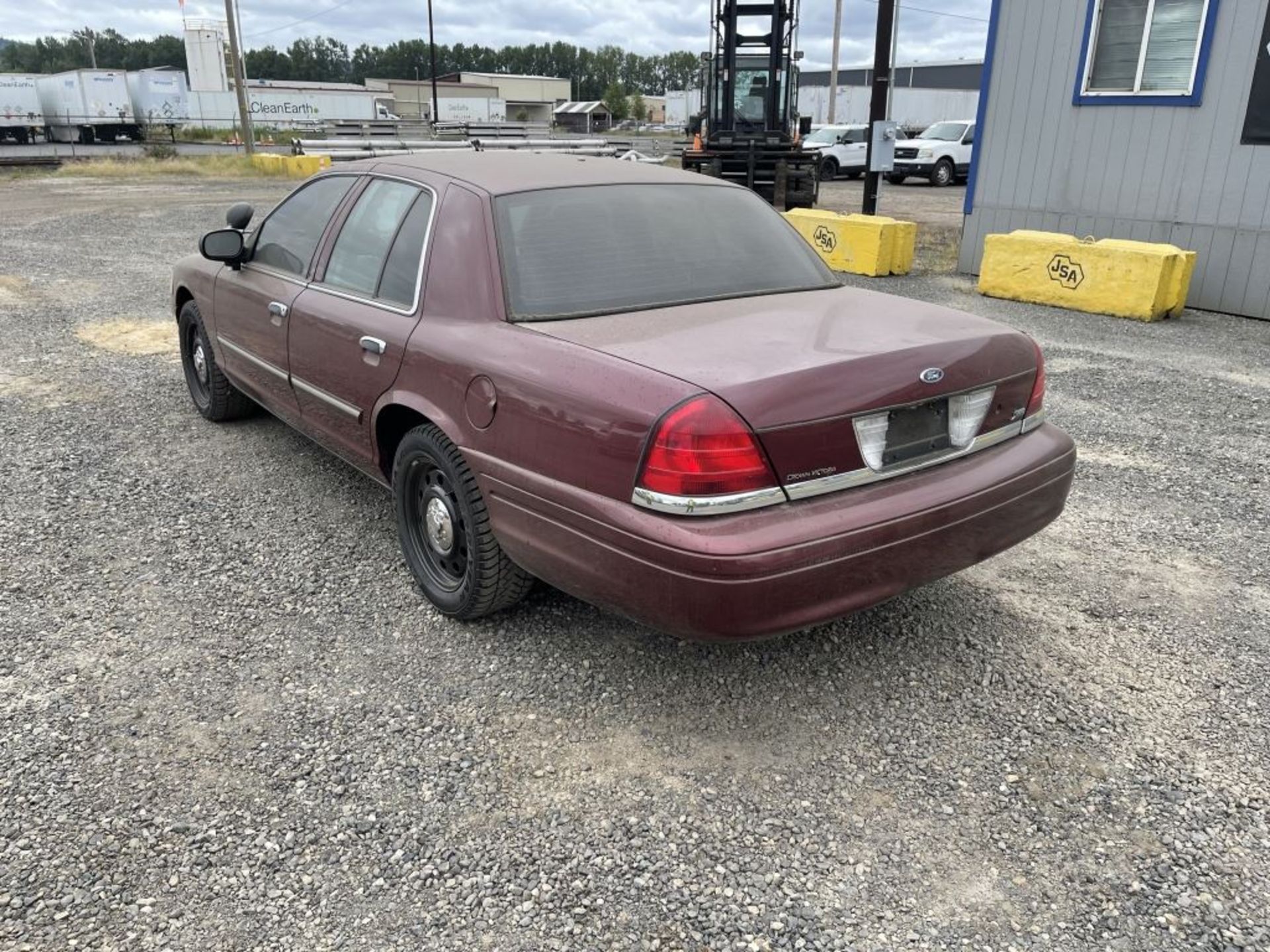 2011 Ford Crown Victoria Sedan - Image 5 of 23