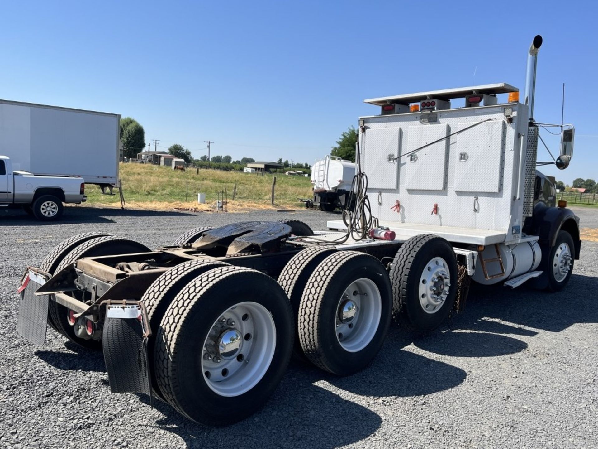 1991 Kenworth T800 Tri-Axle Truck Tractor - Image 4 of 32