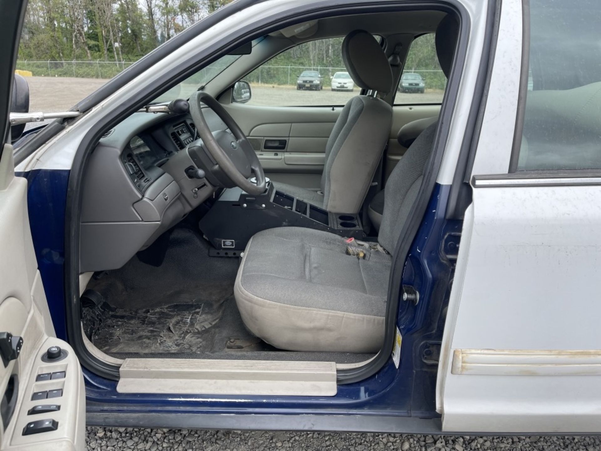 2011 Ford Crown Victoria Sedan - Image 10 of 18