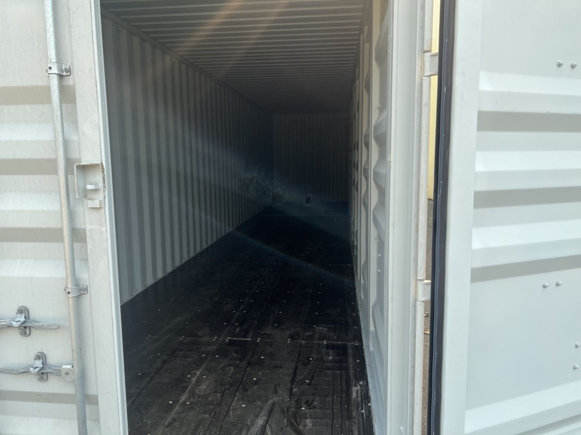 2022 40' High Cube Shipping Container - Image 9 of 10