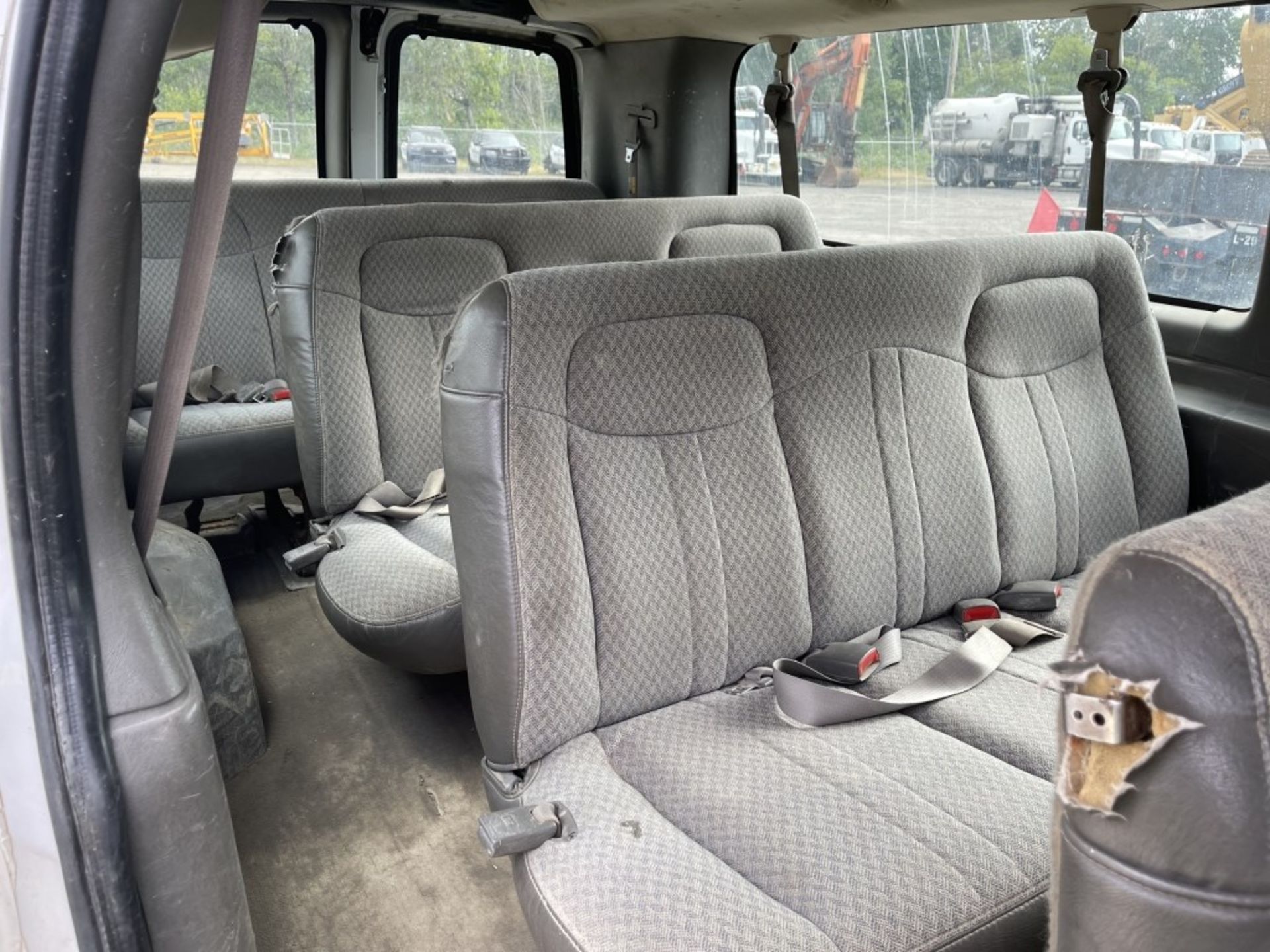 2007 Chevrolet Express Passenger Van - Image 12 of 23