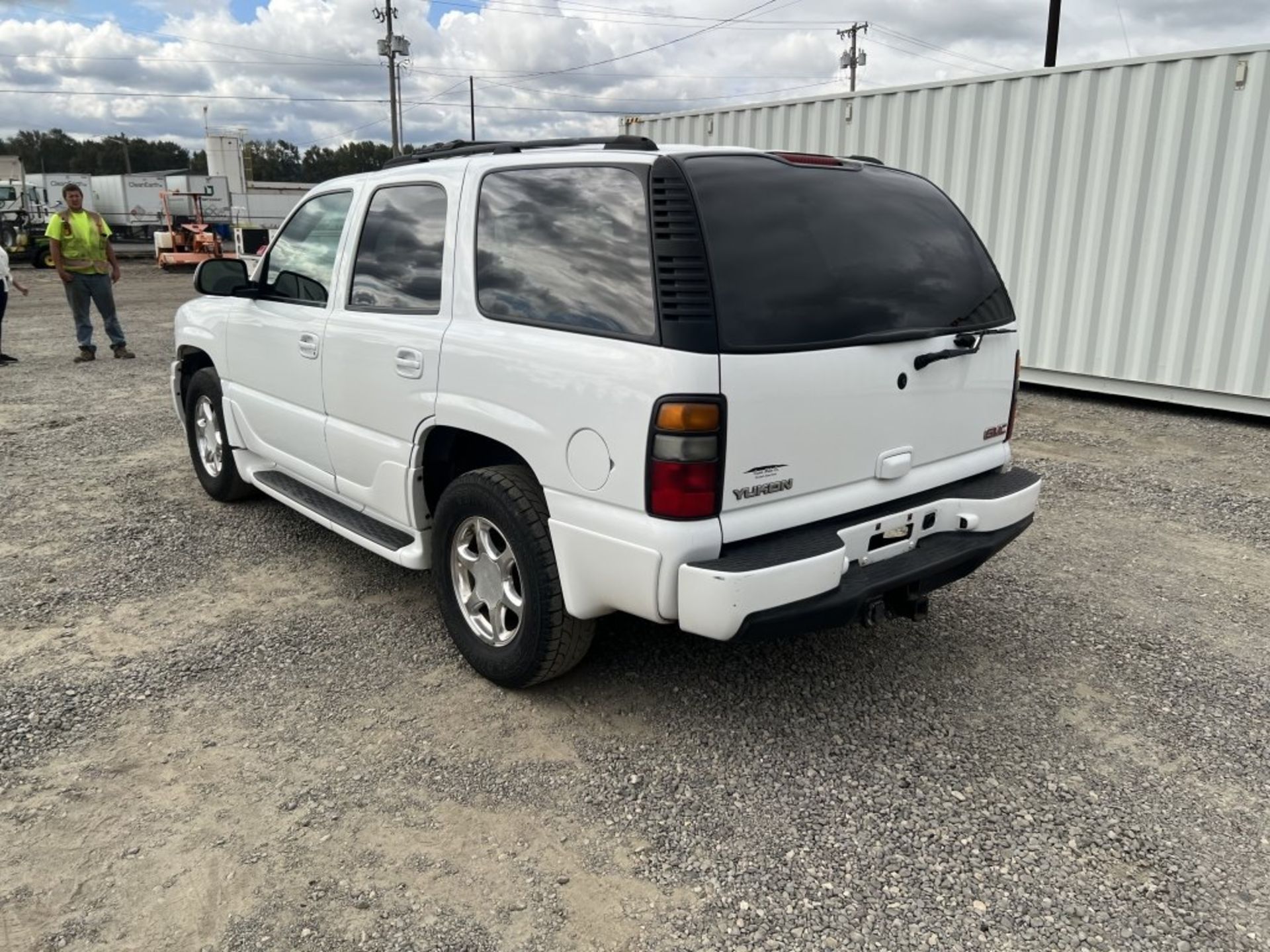 2005 GMC Yukon Denalli SUV - Image 6 of 30