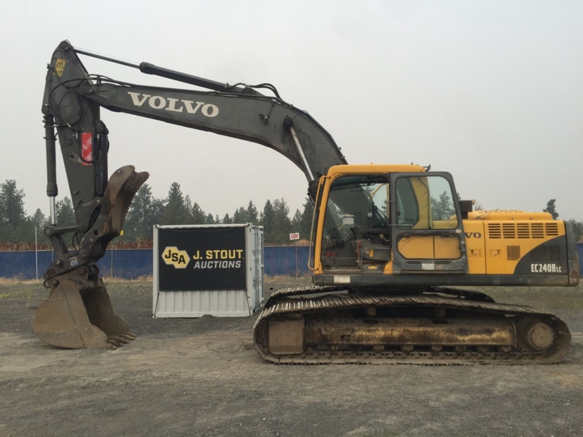 2005 Volvo EC240Blc Hydraulic Excavator - Image 2 of 48