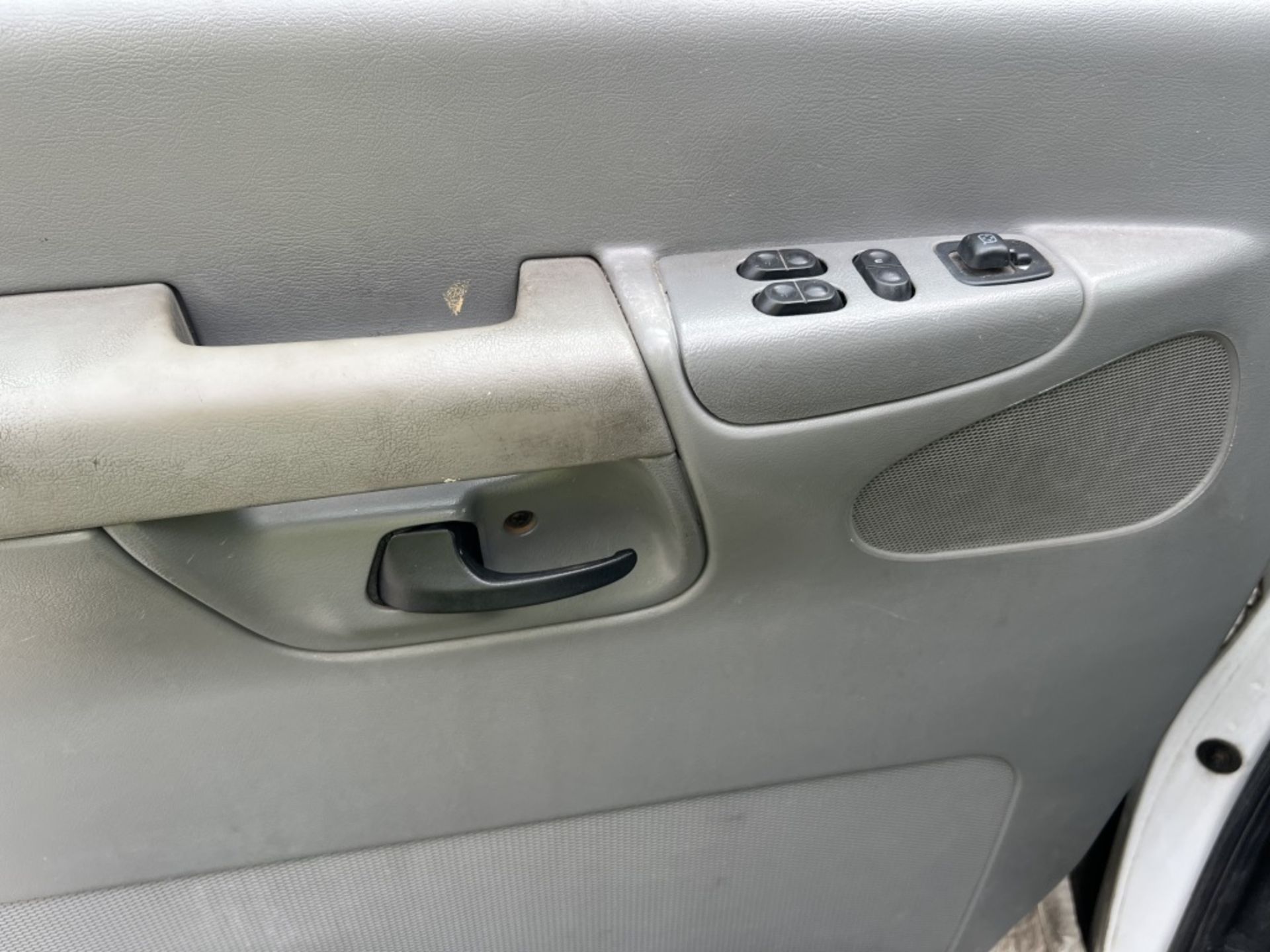 2006 Ford E150 Cargo Van - Image 16 of 21