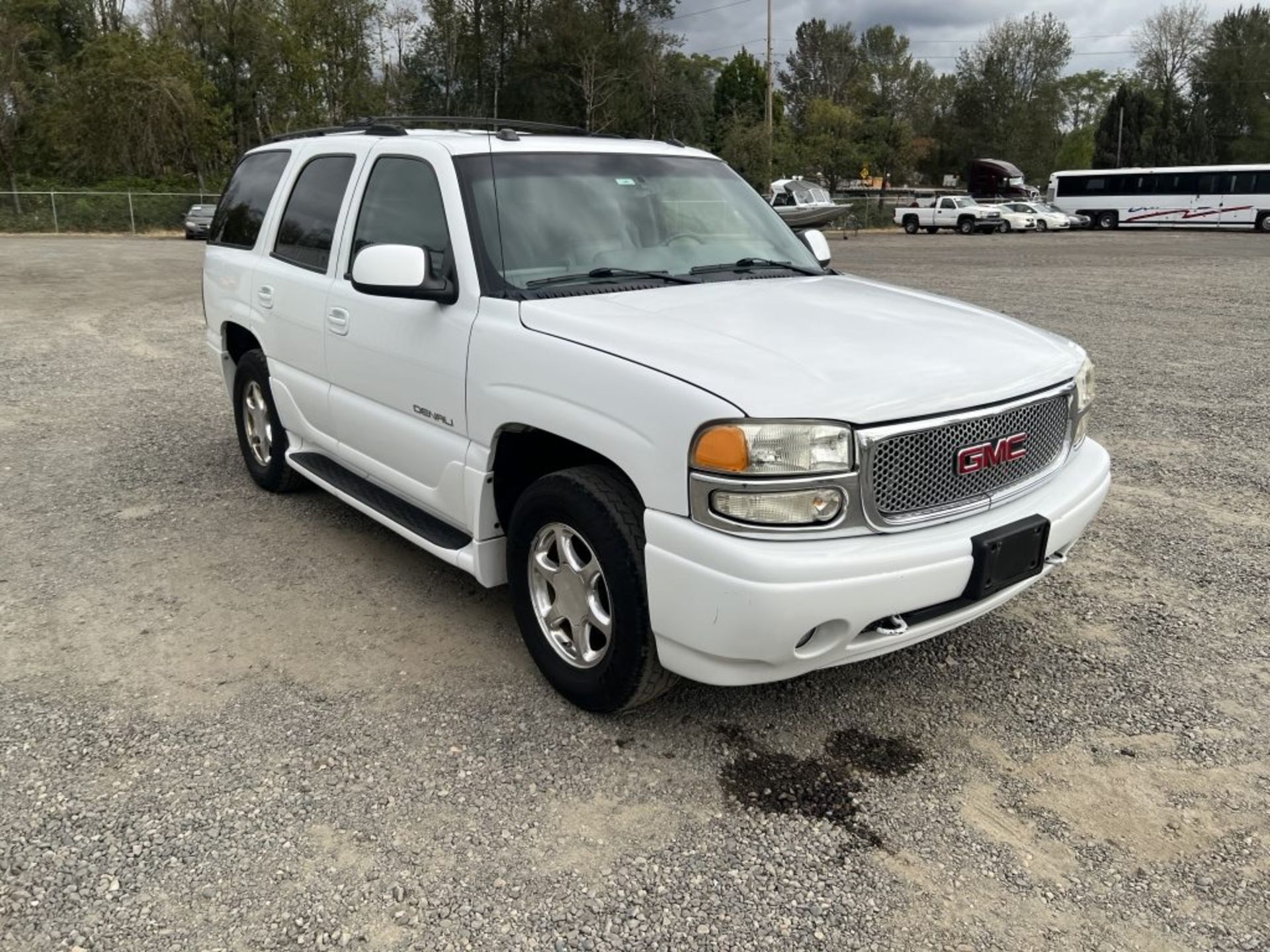 2005 GMC Yukon Denalli SUV - Image 2 of 30